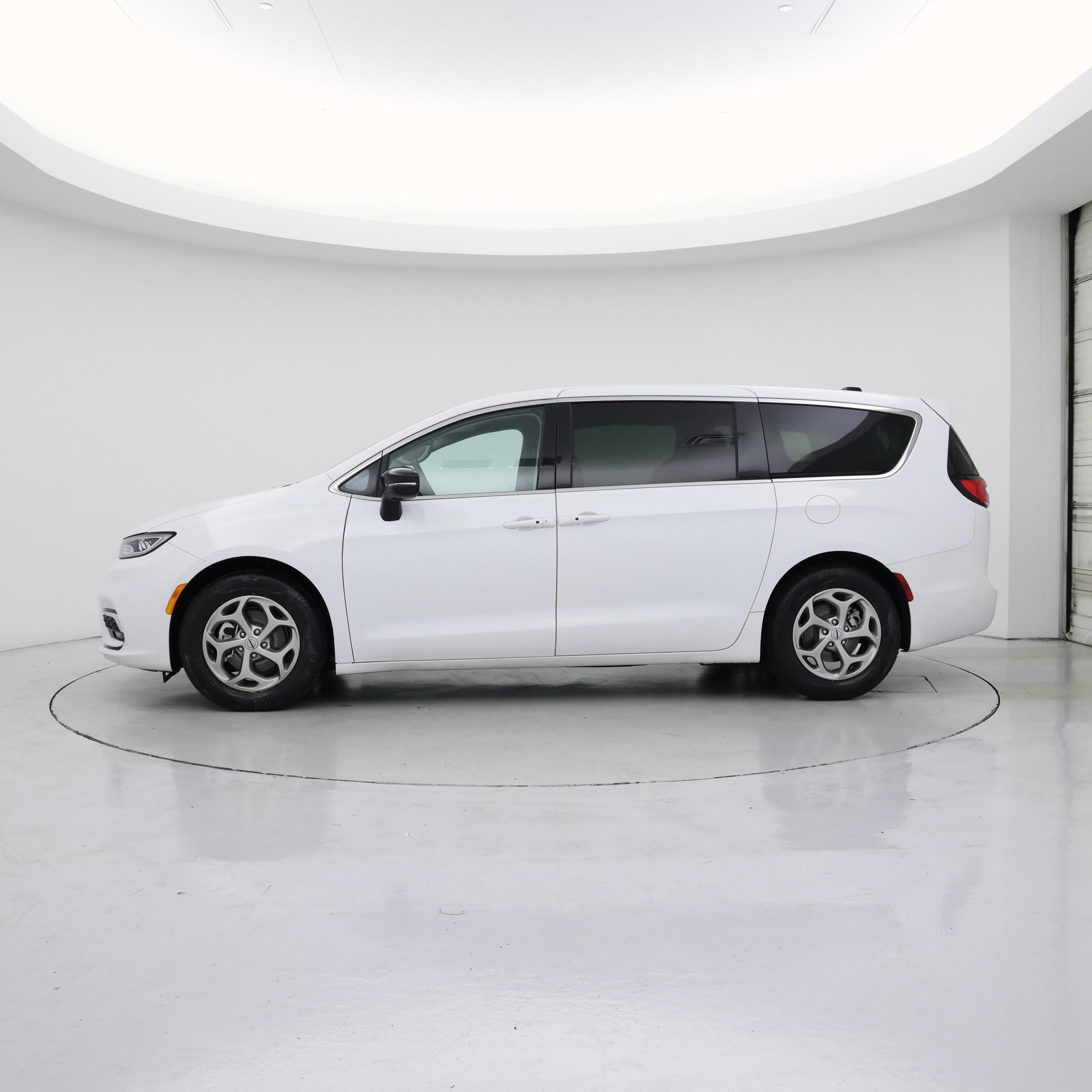 Thumbnail: 2024 Chrysler Pacifica - 3