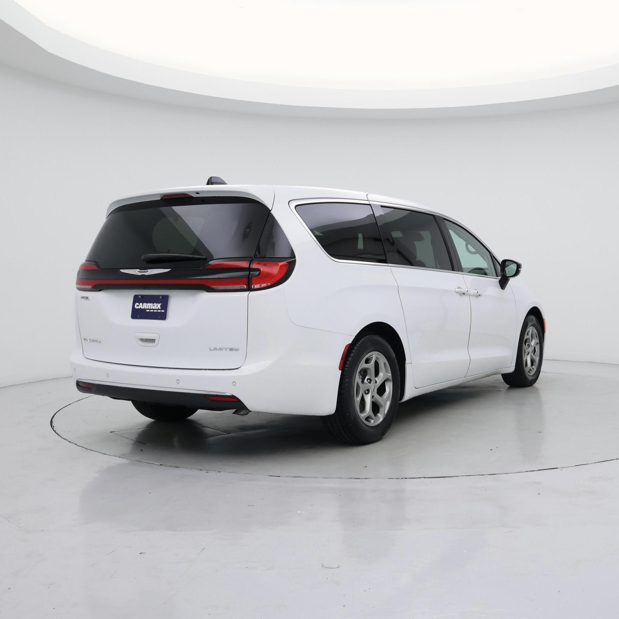 Thumbnail: 2024 Chrysler Pacifica - 8