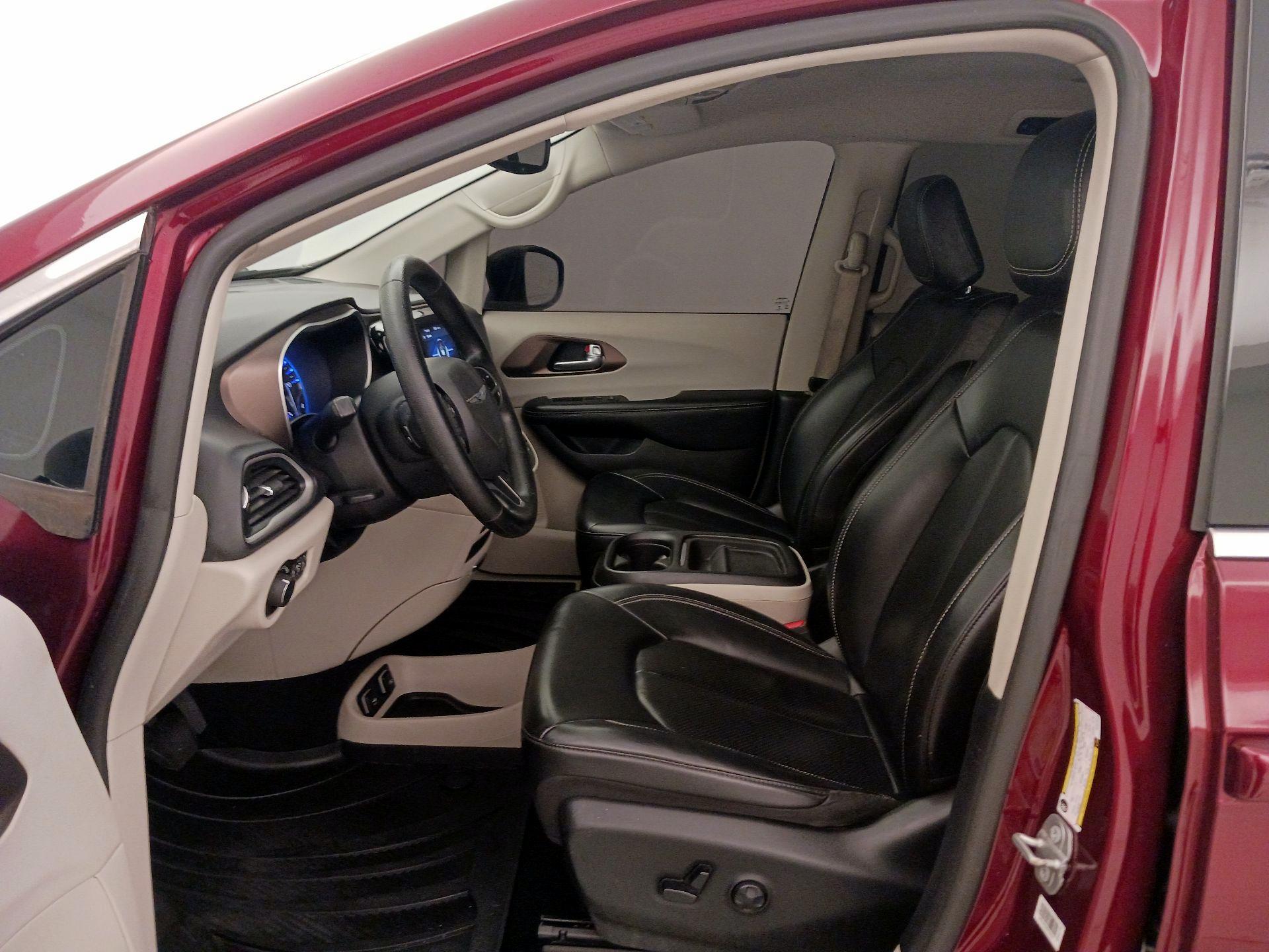 Thumbnail: 2021 Chrysler Voyager - 11