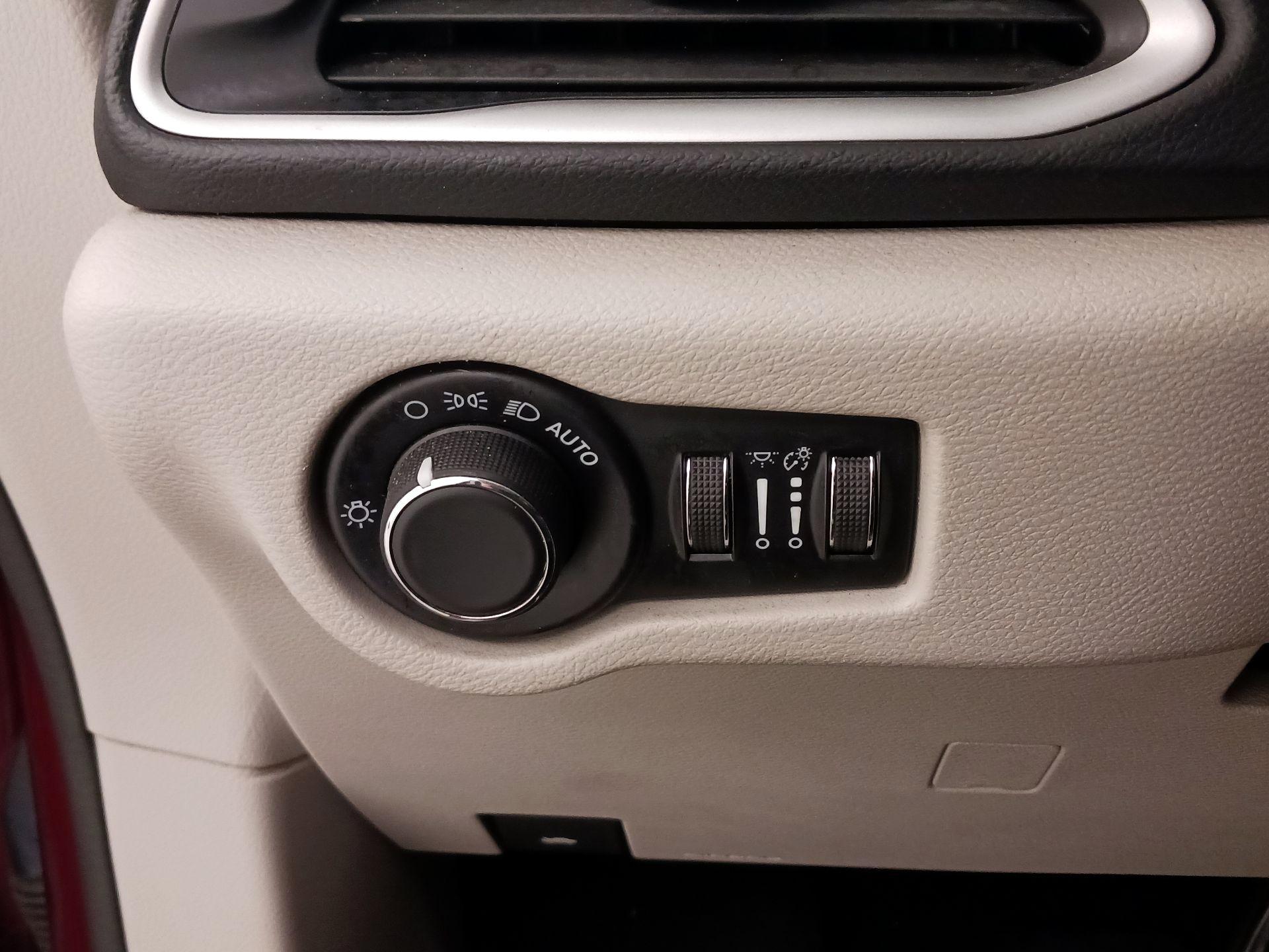 Thumbnail: 2021 Chrysler Voyager - 13