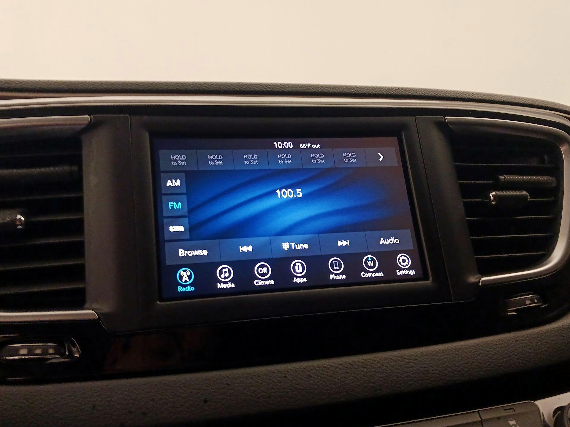 Thumbnail: 2021 Chrysler Voyager - 15