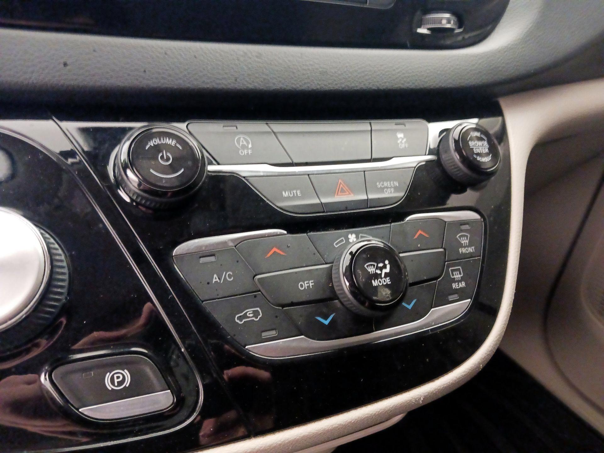 Thumbnail: 2021 Chrysler Voyager - 16