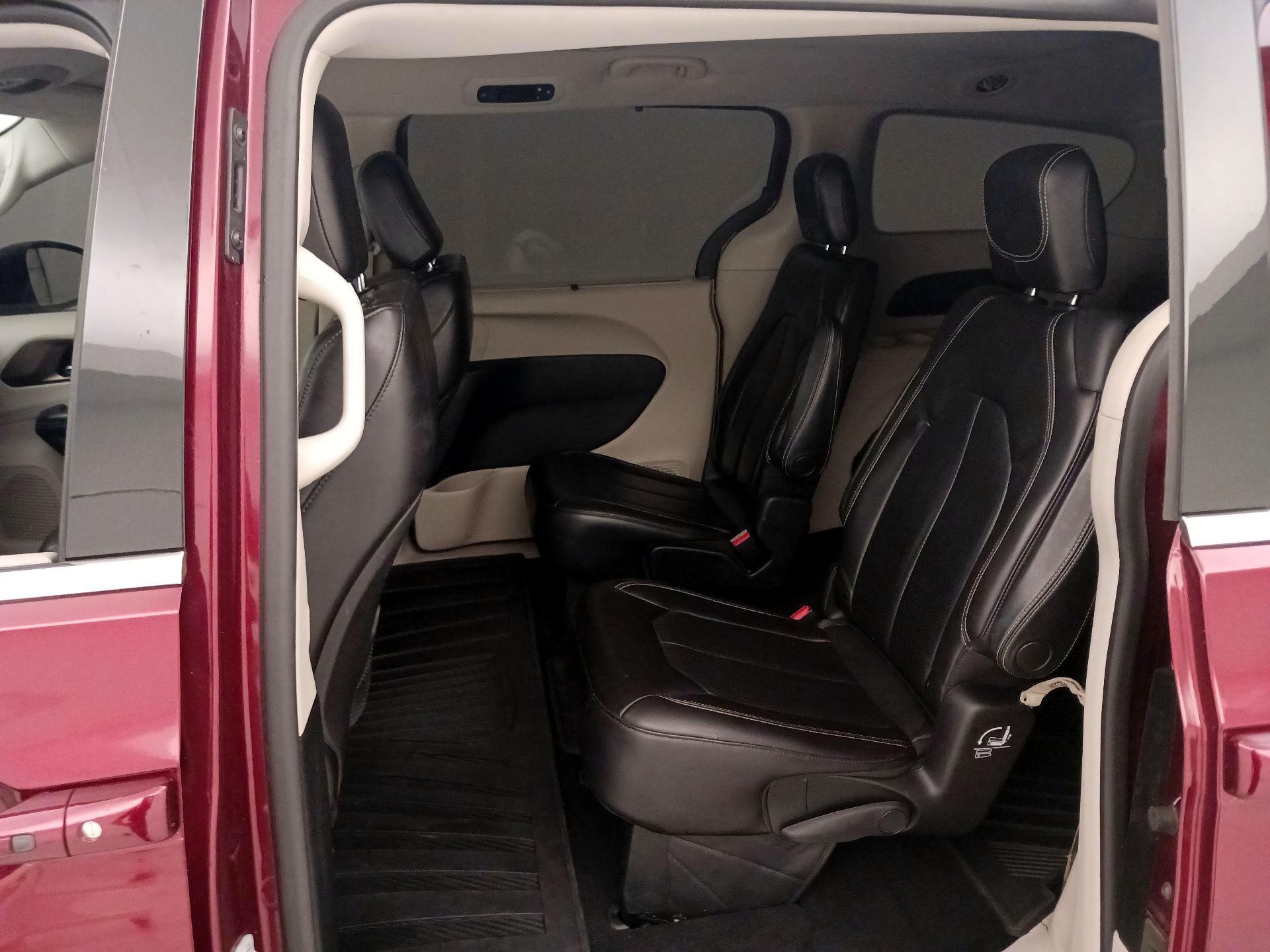 Thumbnail: 2021 Chrysler Voyager - 19