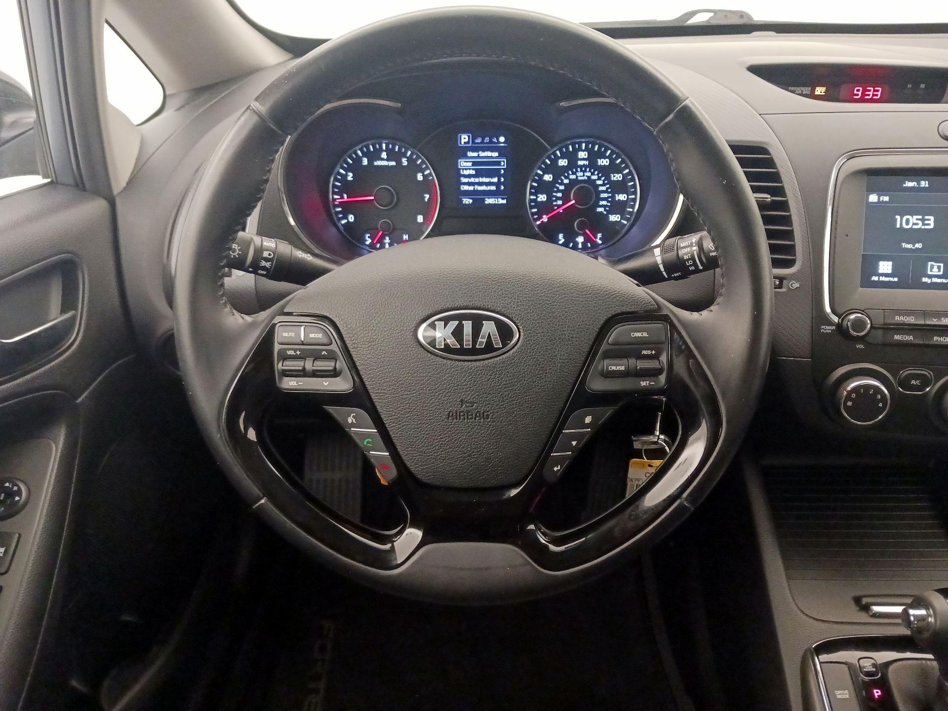 Thumbnail: 2017 Kia Forte - 10