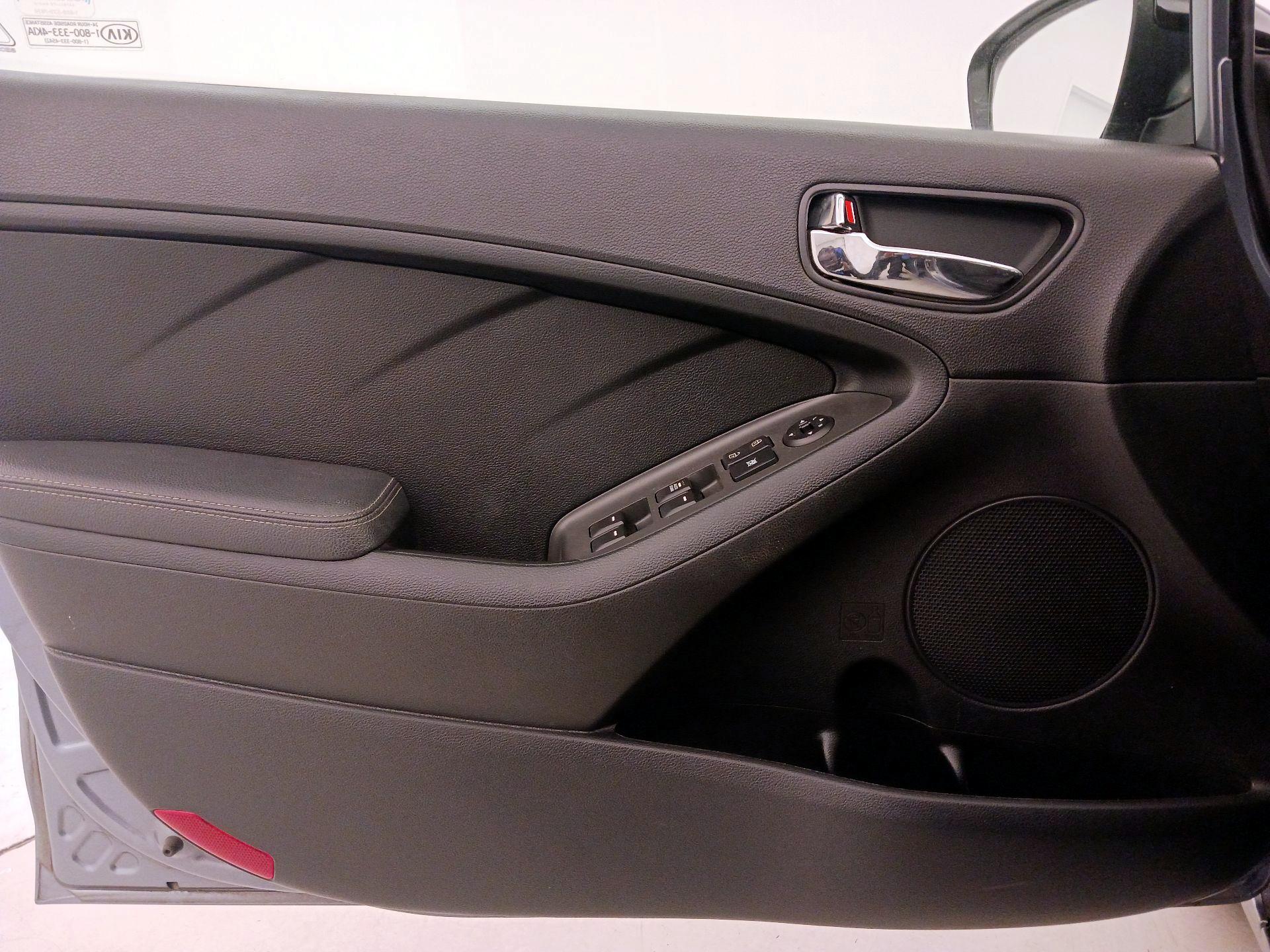 Thumbnail: 2017 Kia Forte - 12