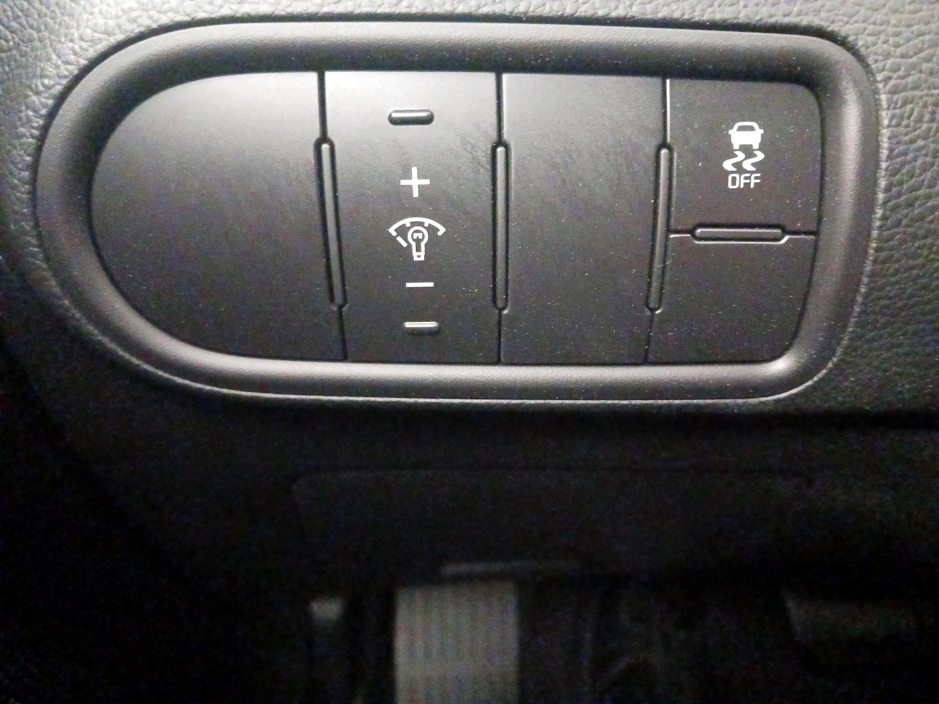 Thumbnail: 2017 Kia Forte - 13