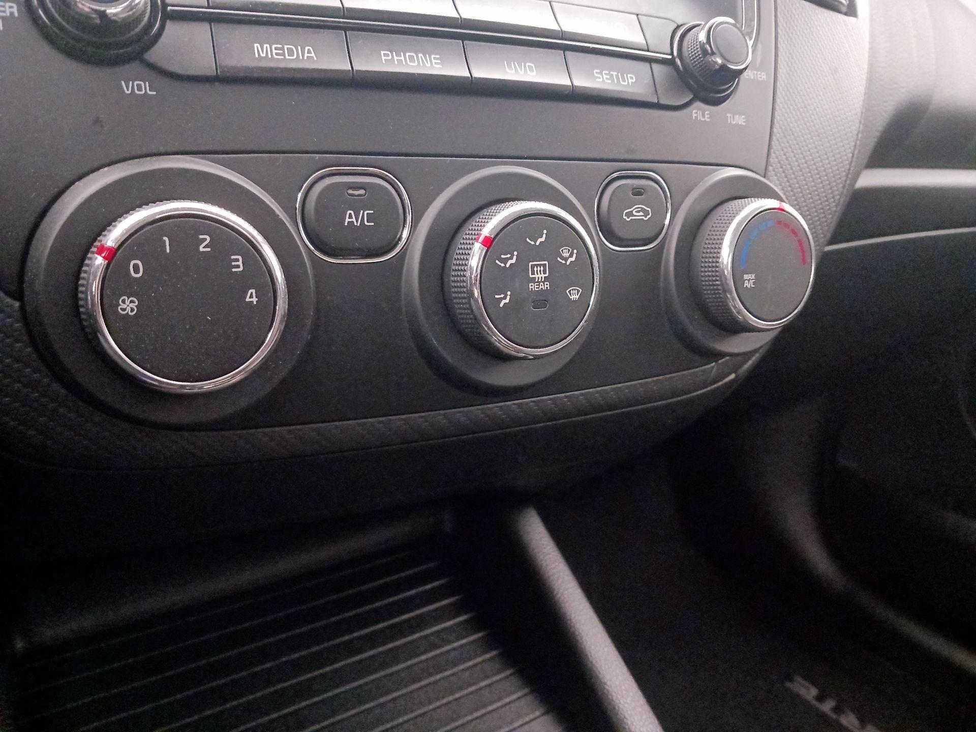 Thumbnail: 2017 Kia Forte - 16