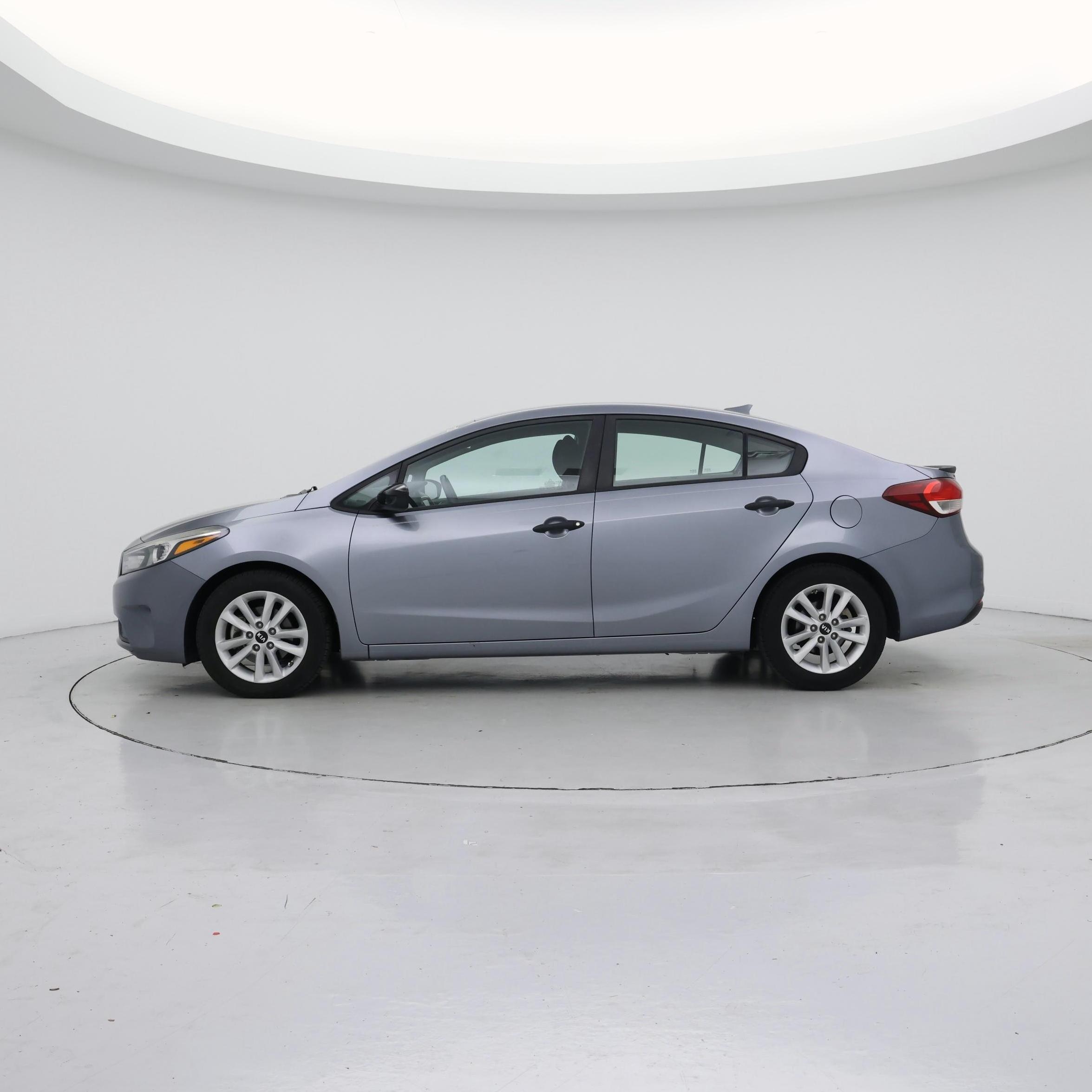 Thumbnail: 2017 Kia Forte - 3