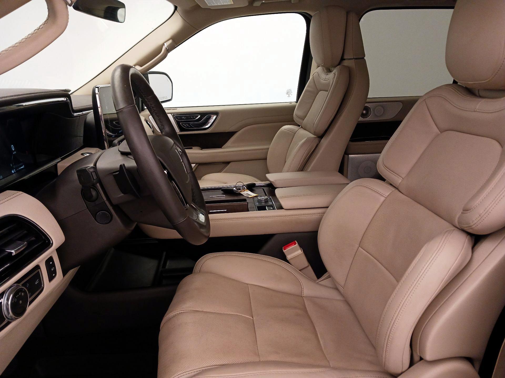 Thumbnail: 2021 Lincoln Navigator L - 11