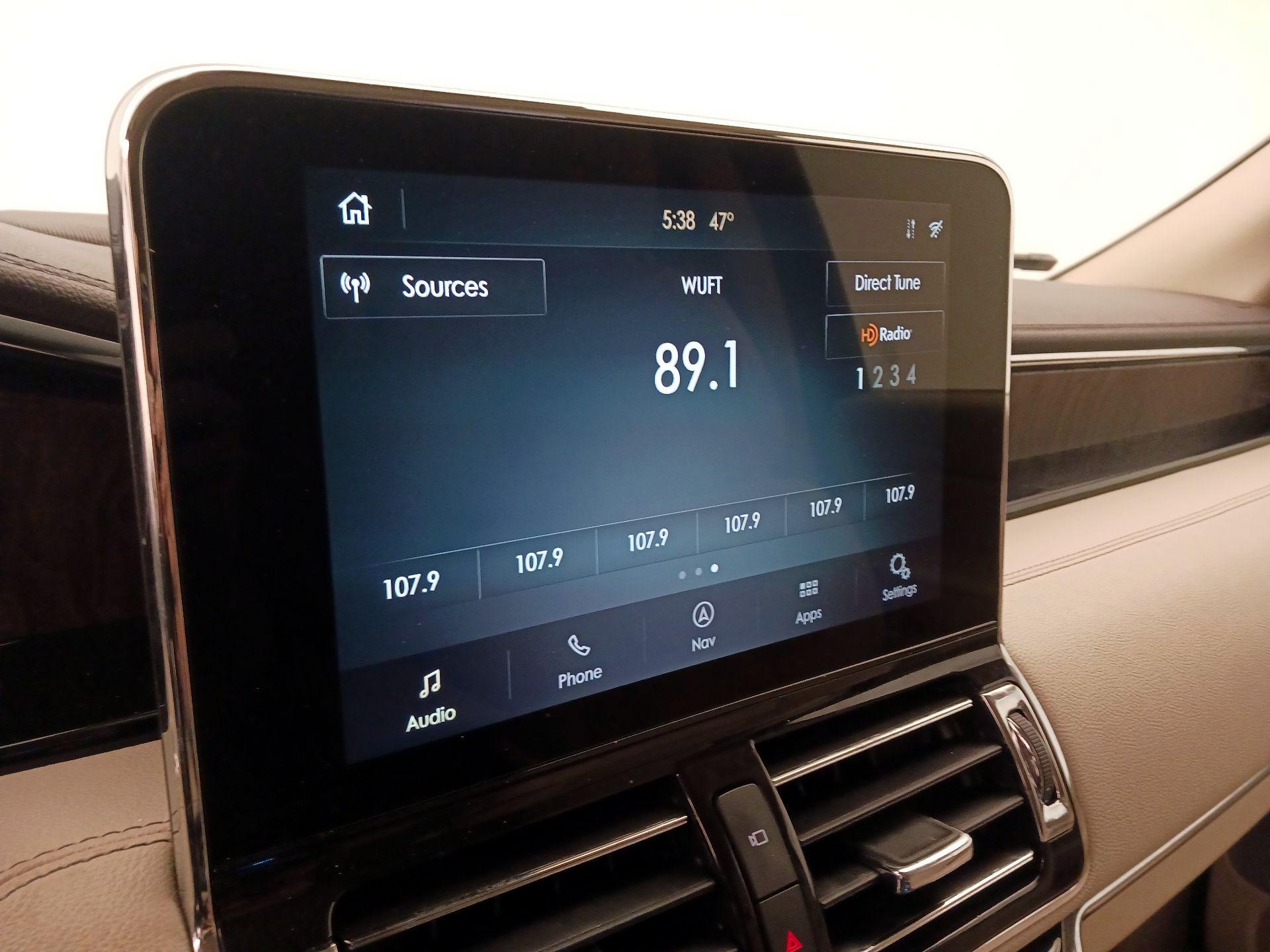 Thumbnail: 2021 Lincoln Navigator L - 16