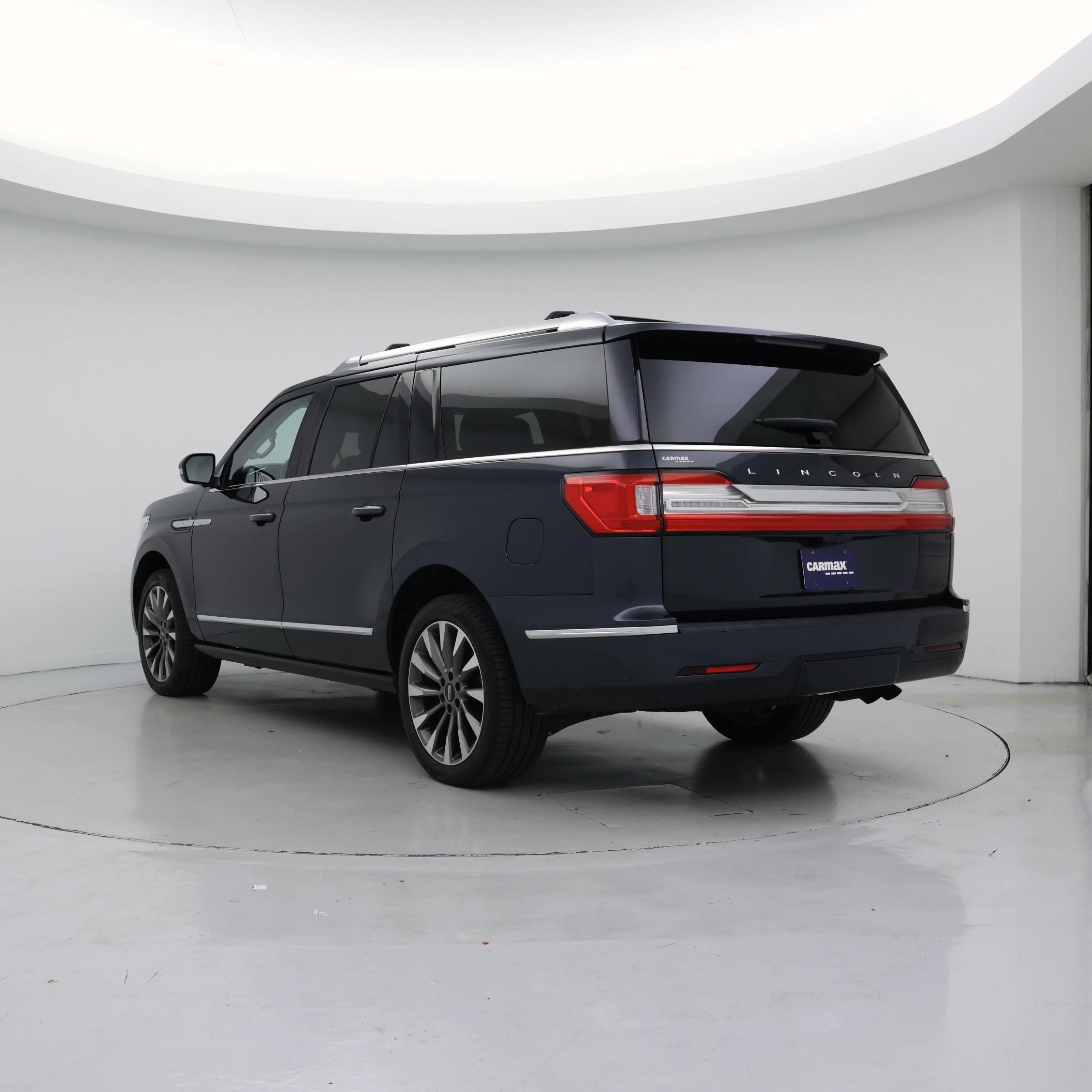 Thumbnail: 2021 Lincoln Navigator L - 2