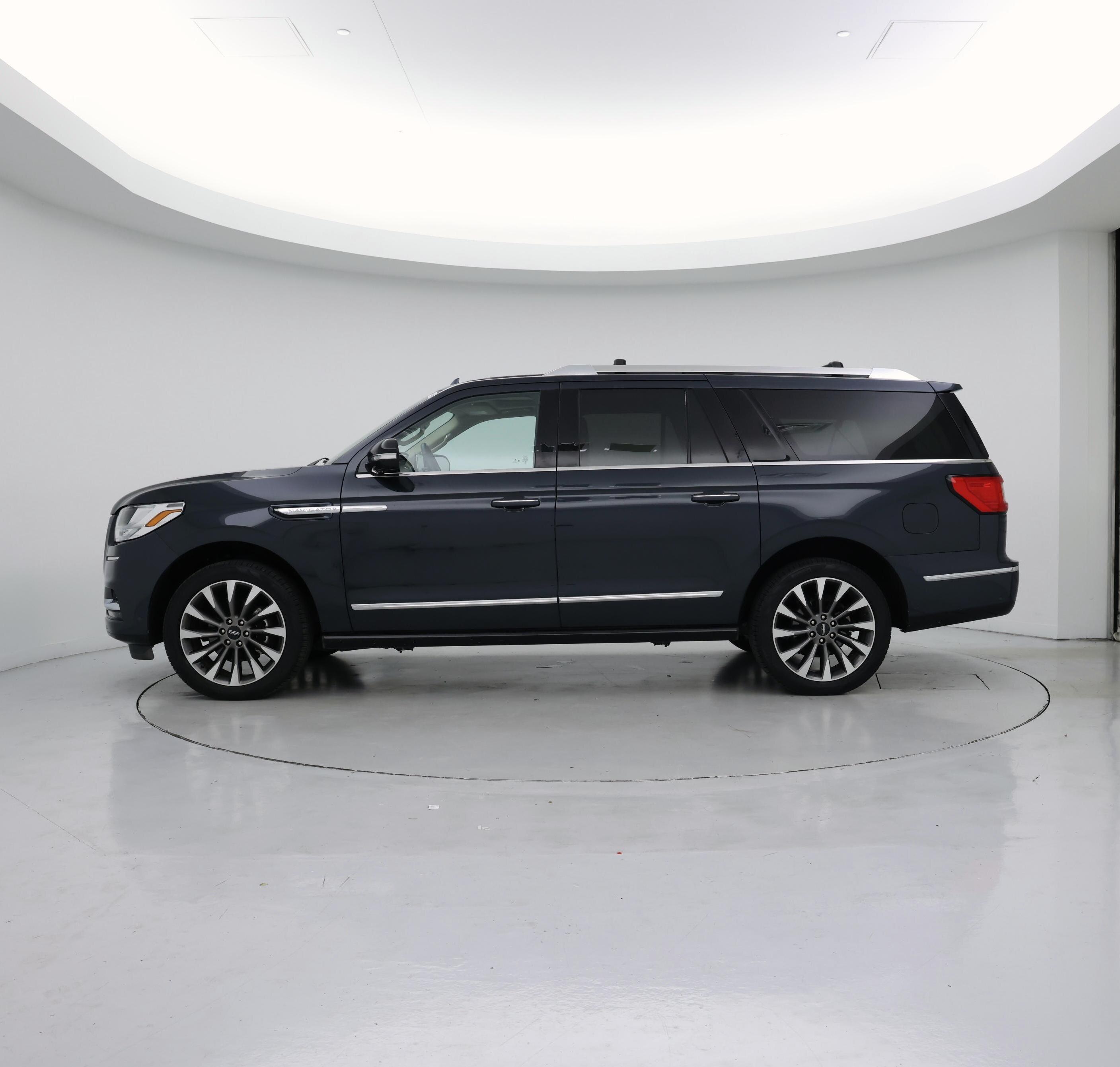 Thumbnail: 2021 Lincoln Navigator L - 3