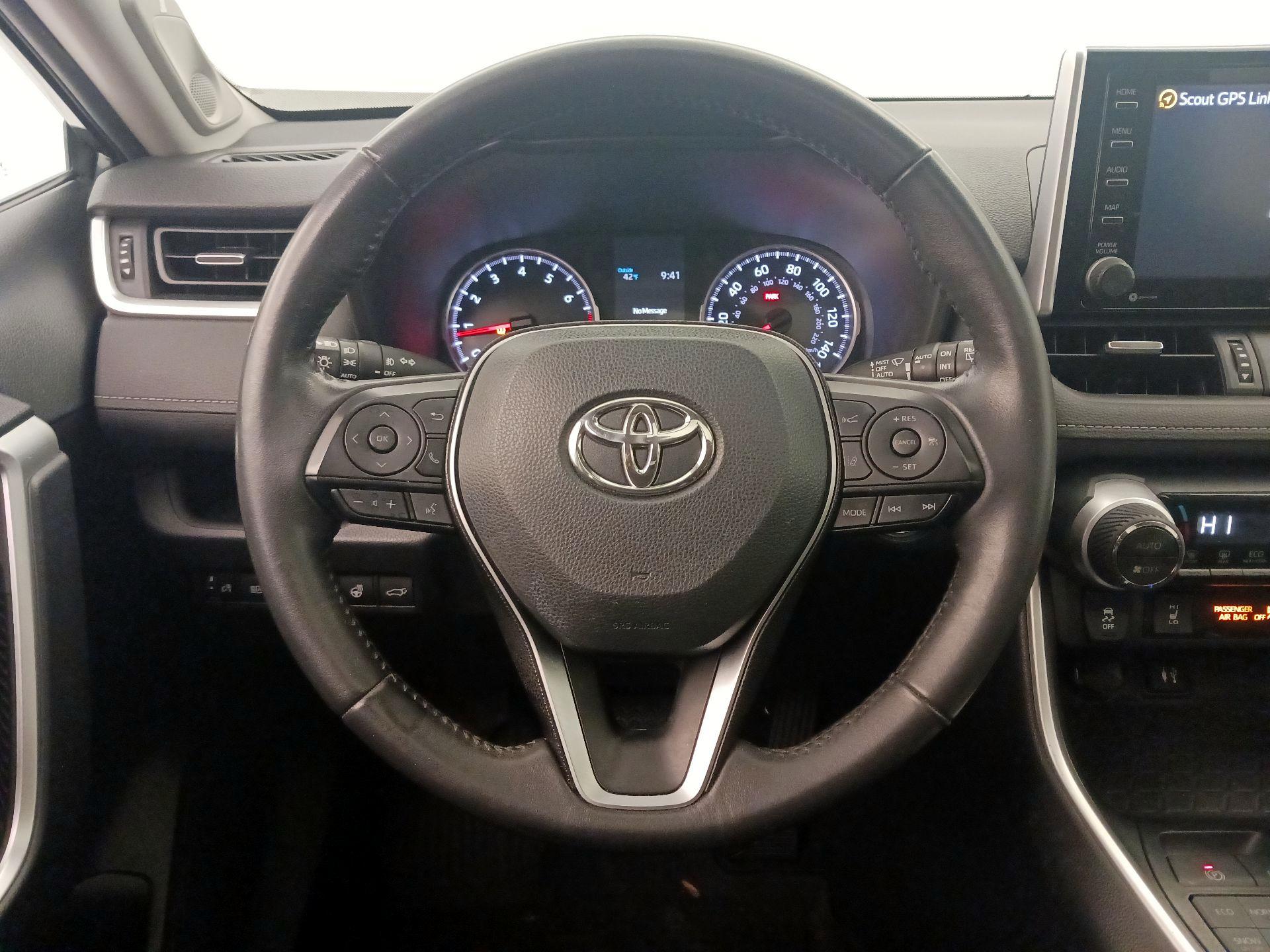 Thumbnail: 2019 Toyota RAV4 - 10