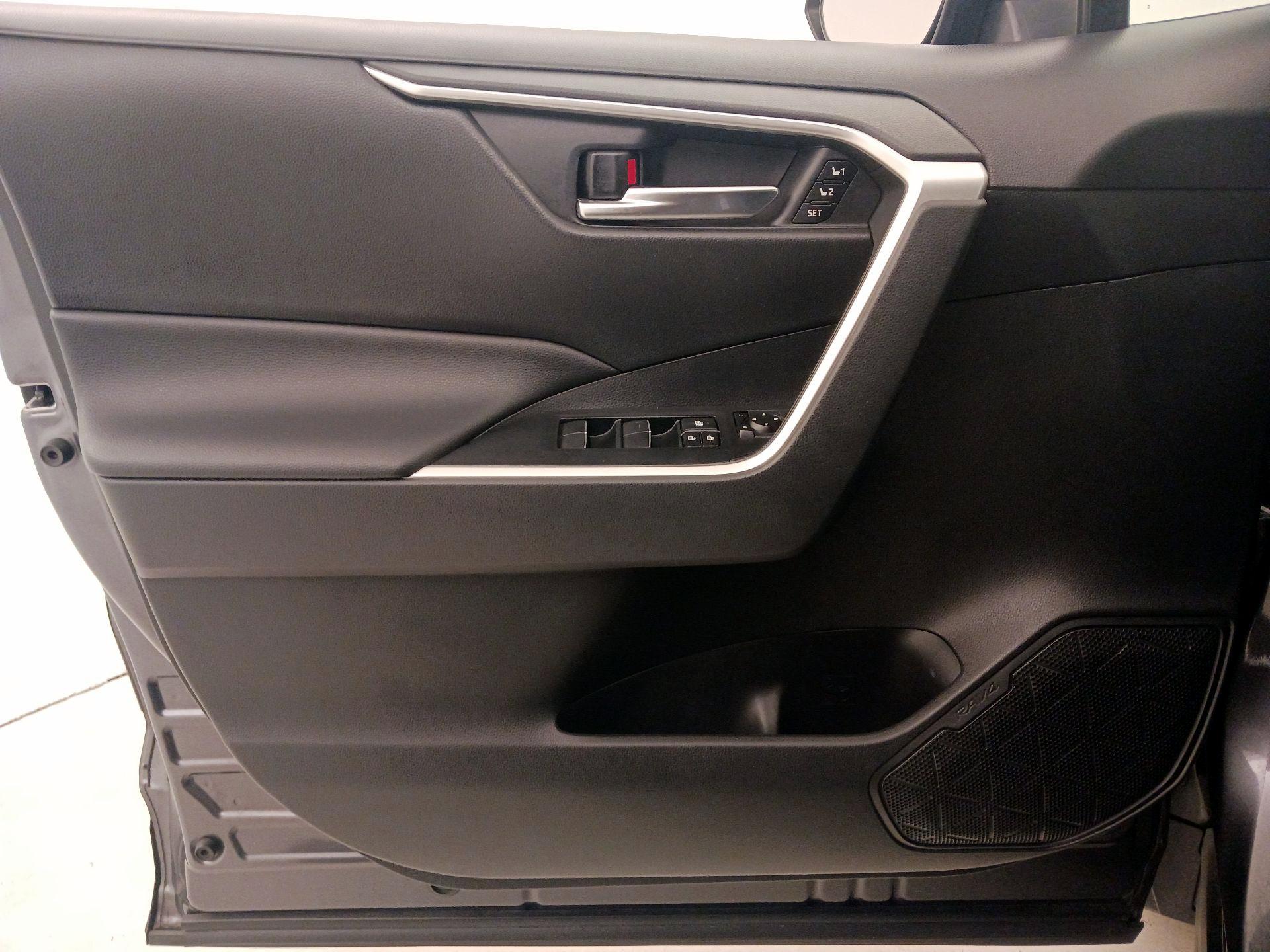 Thumbnail: 2019 Toyota RAV4 - 12