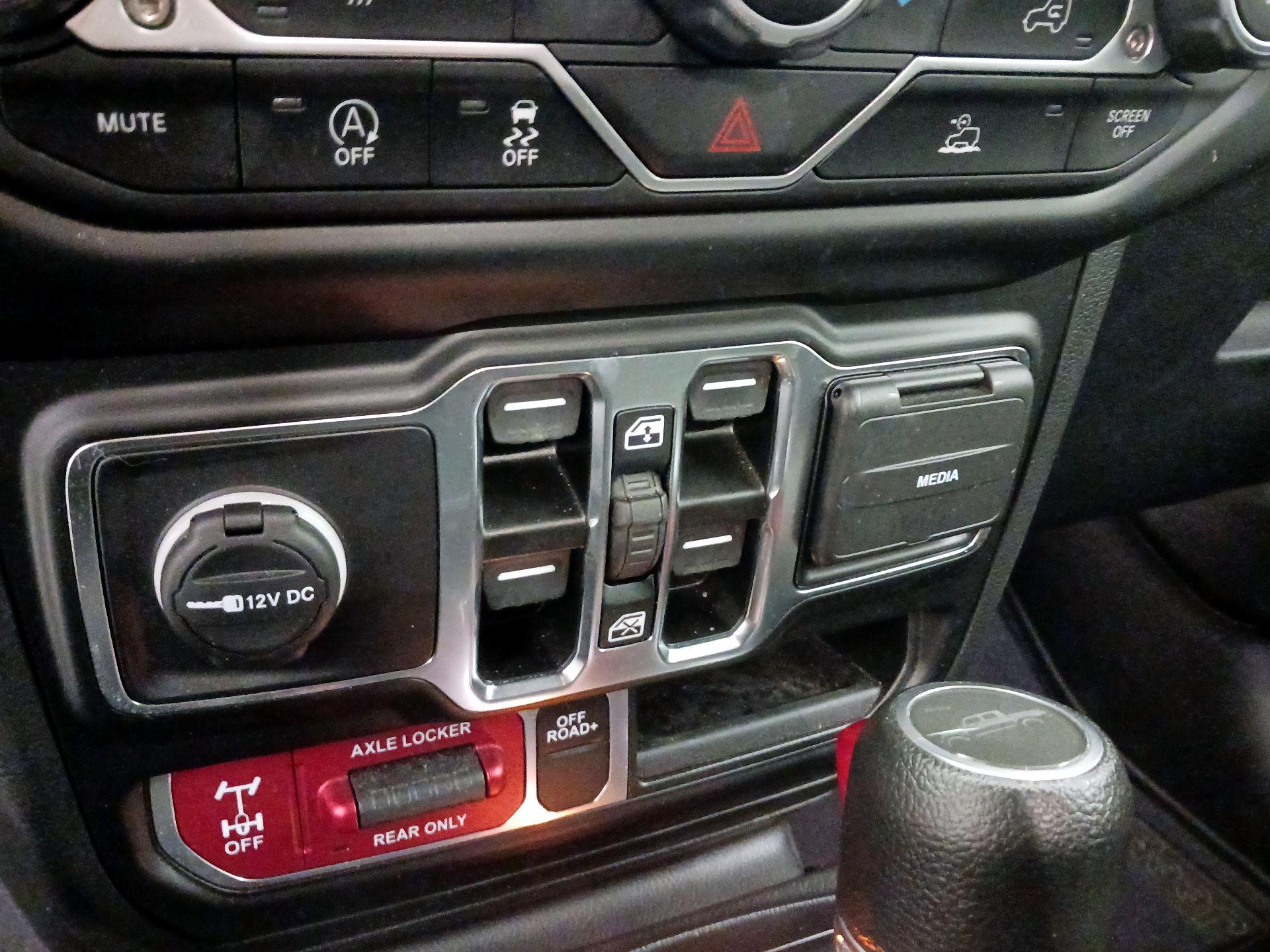 Thumbnail: 2023 Jeep Gladiator - 17