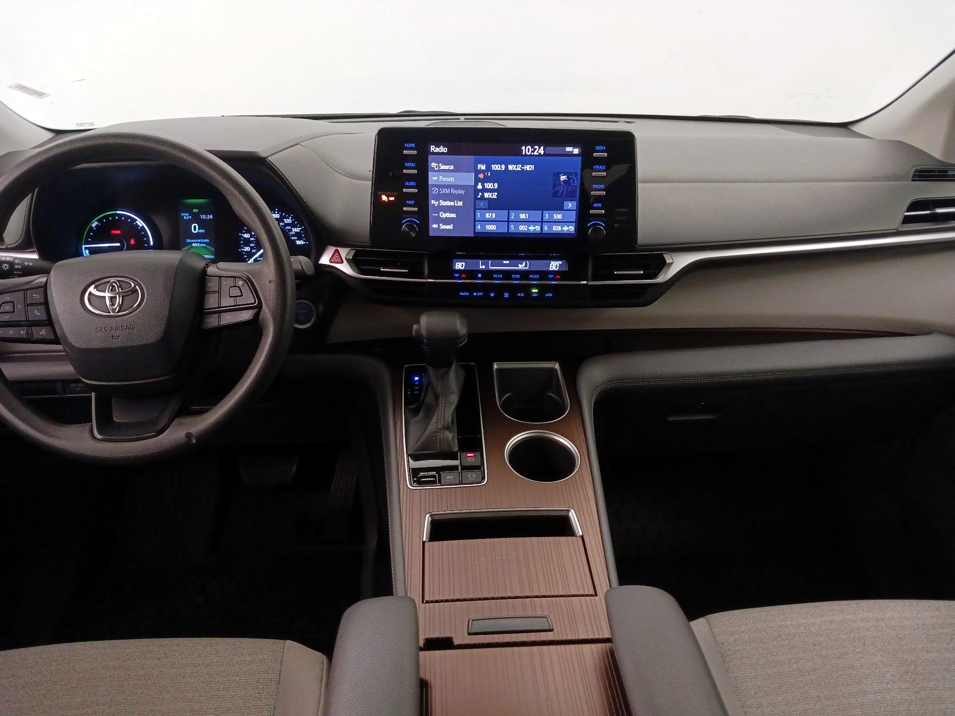 Thumbnail: 2022 Toyota Sienna - 9