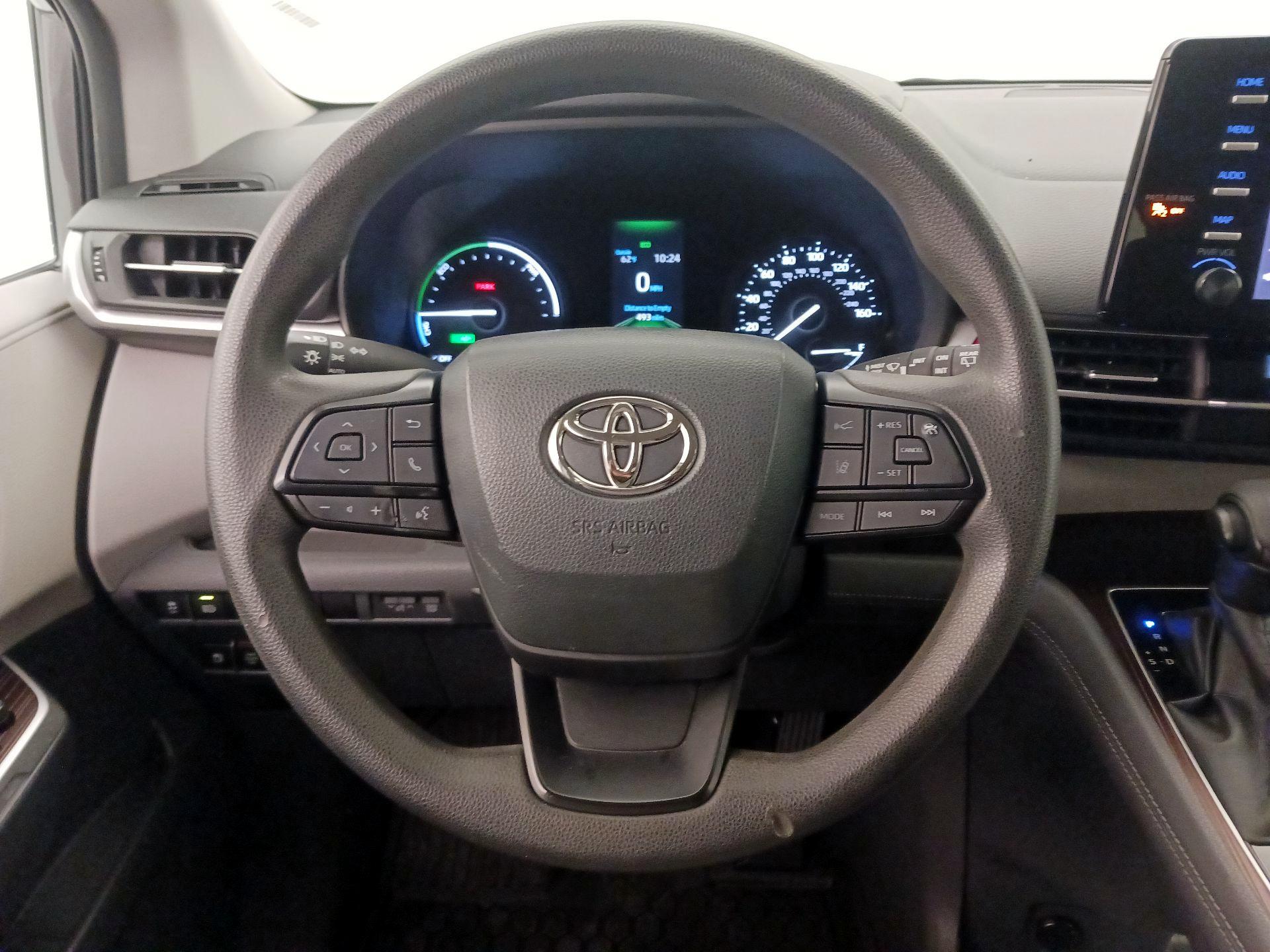 Thumbnail: 2022 Toyota Sienna - 10