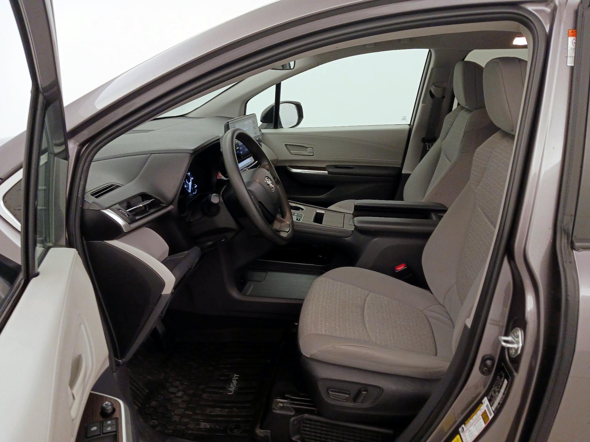 Thumbnail: 2022 Toyota Sienna - 11