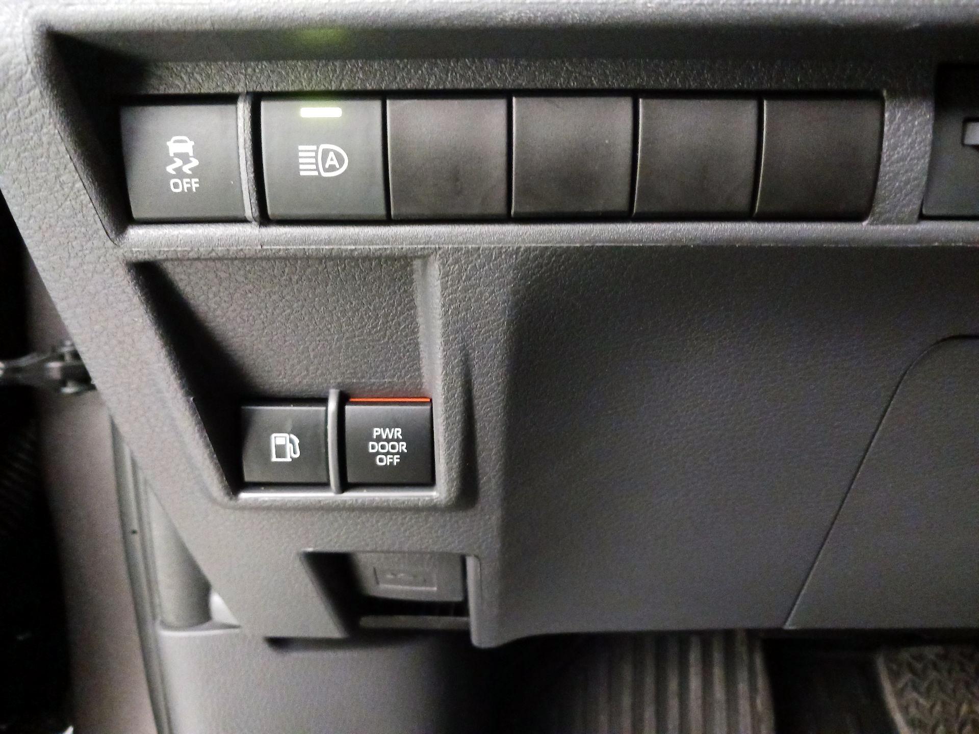 Thumbnail: 2022 Toyota Sienna - 13