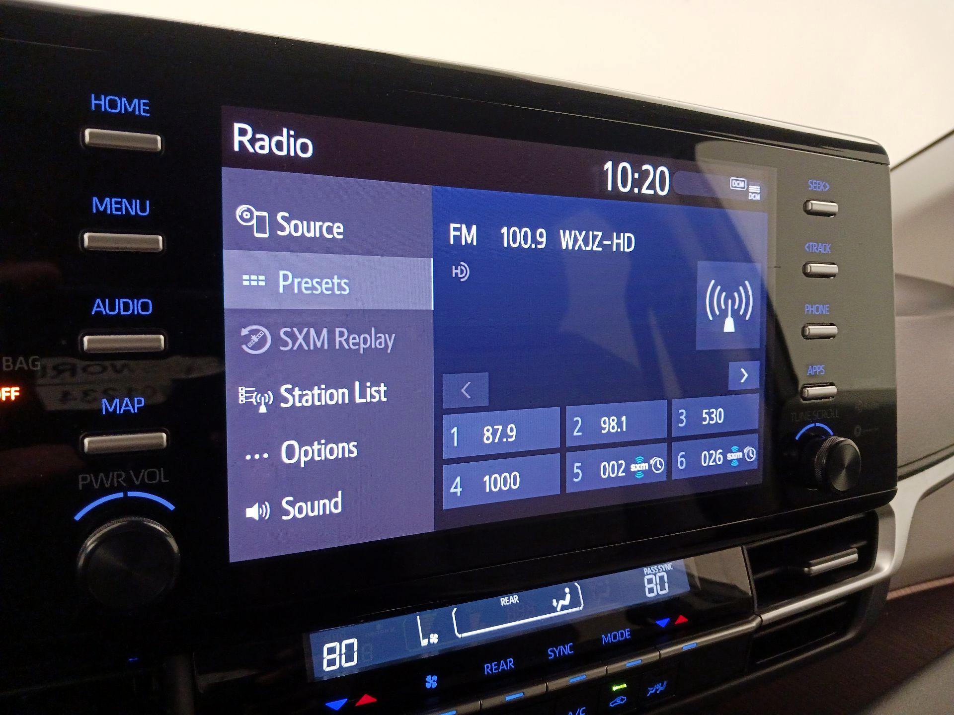 Thumbnail: 2022 Toyota Sienna - 15