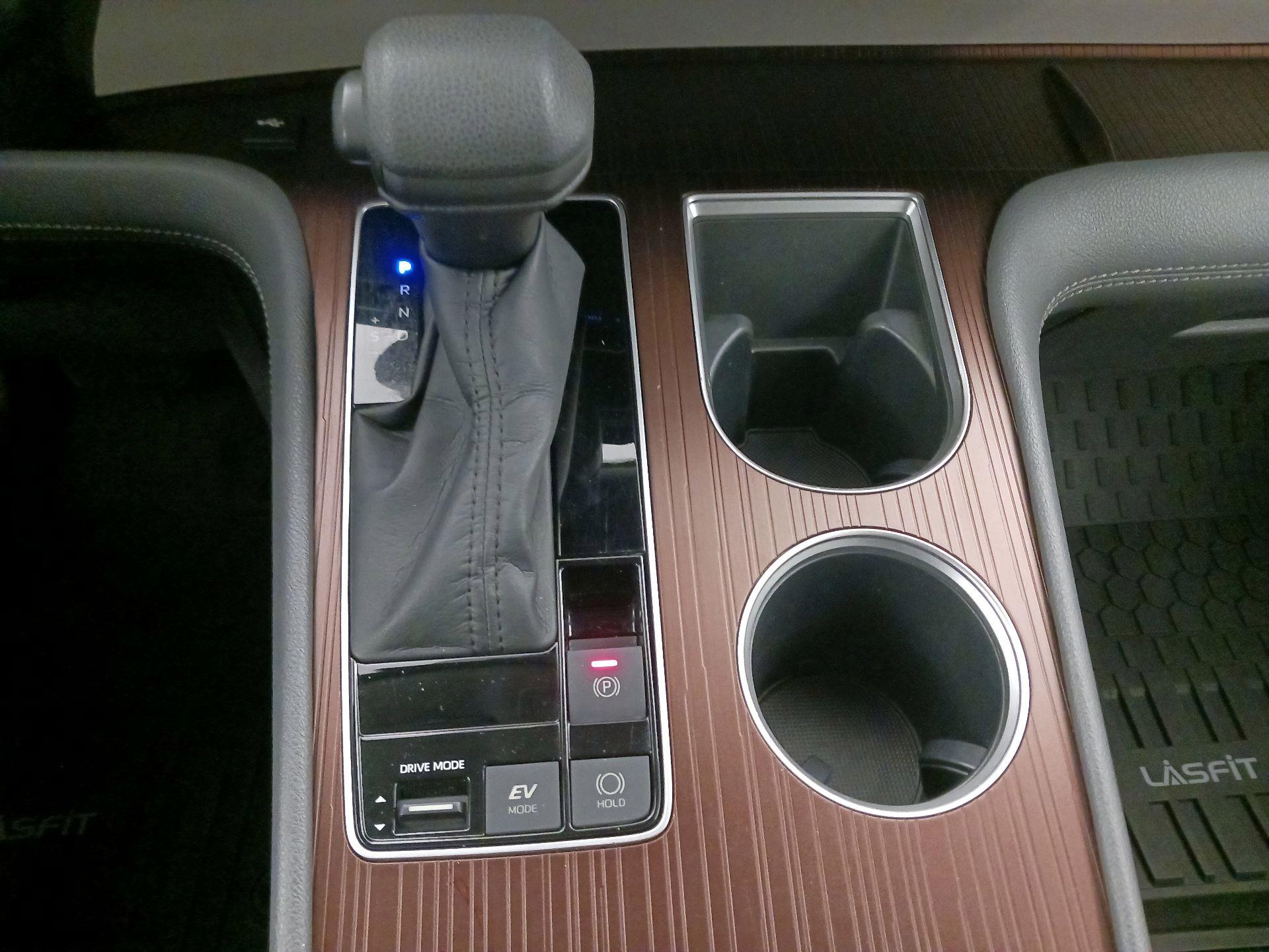 Thumbnail: 2022 Toyota Sienna - 17