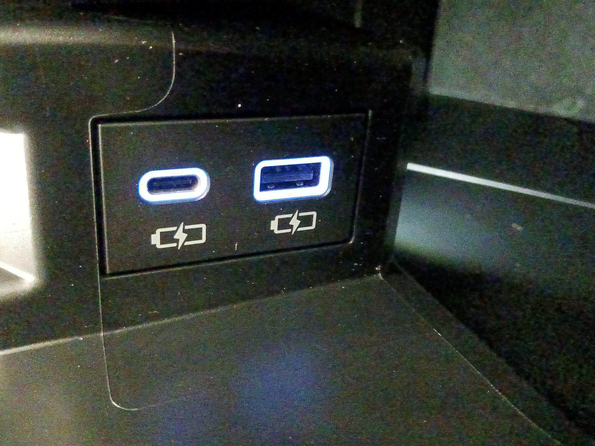 Thumbnail: 2022 Toyota Sienna - 18