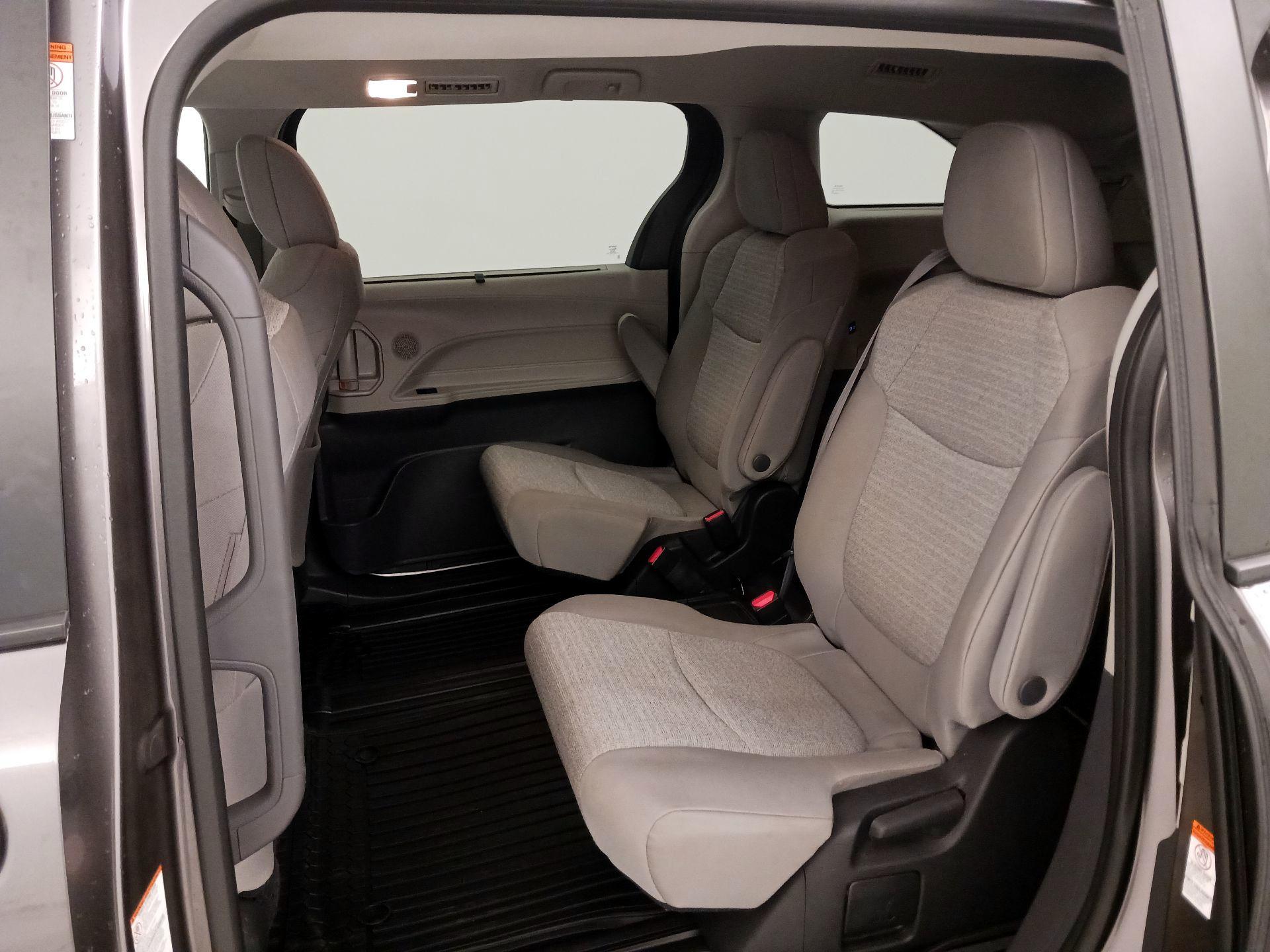 Thumbnail: 2022 Toyota Sienna - 19