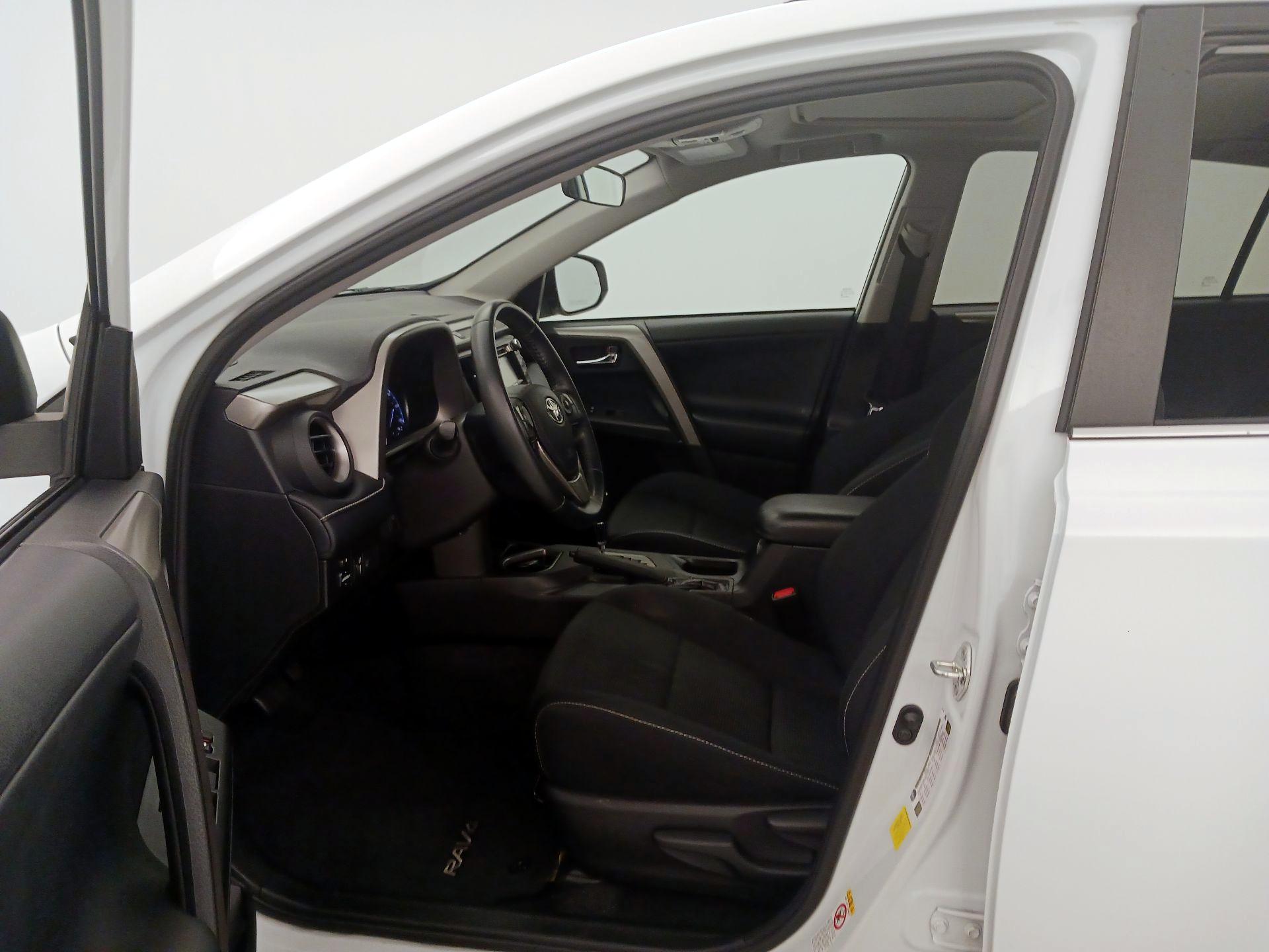 Thumbnail: 2018 Toyota RAV4 - 11