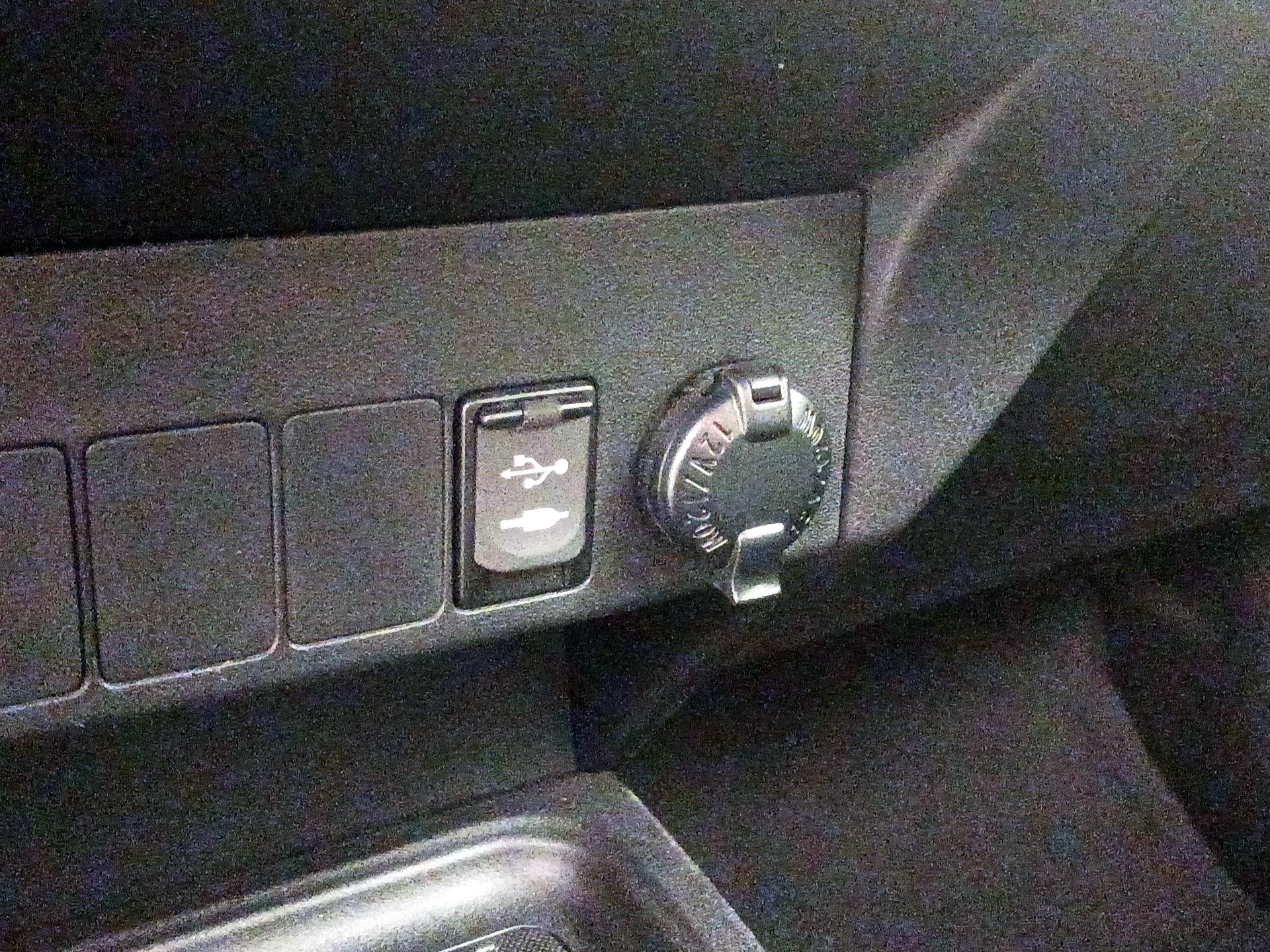 Thumbnail: 2018 Toyota RAV4 - 18