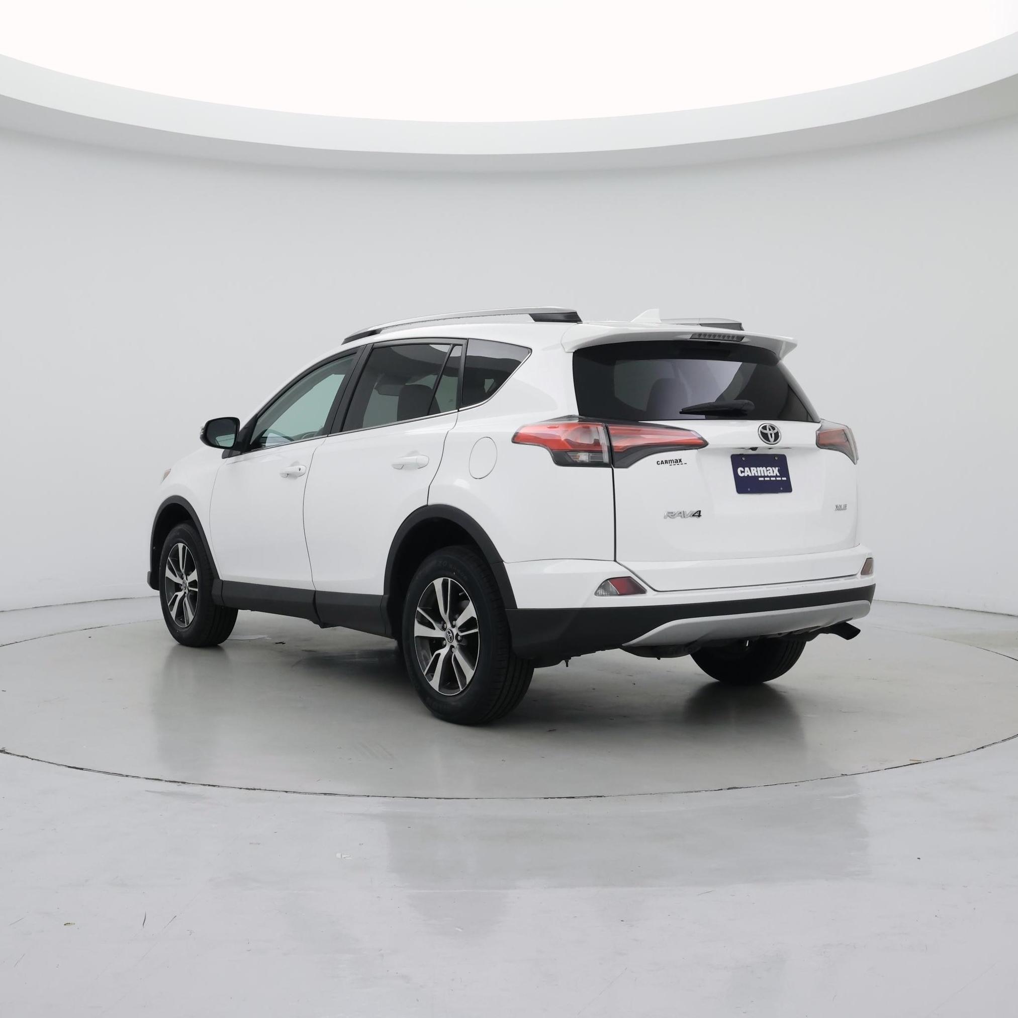 Thumbnail: 2018 Toyota RAV4 - 2
