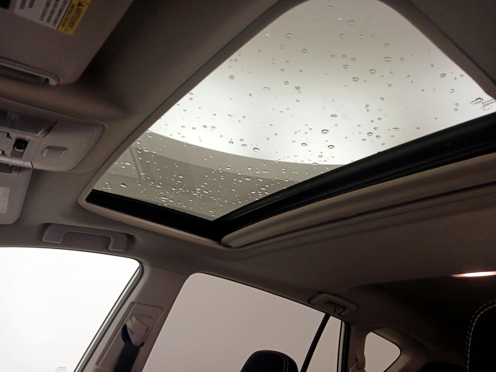 Thumbnail: 2018 Toyota RAV4 - 19