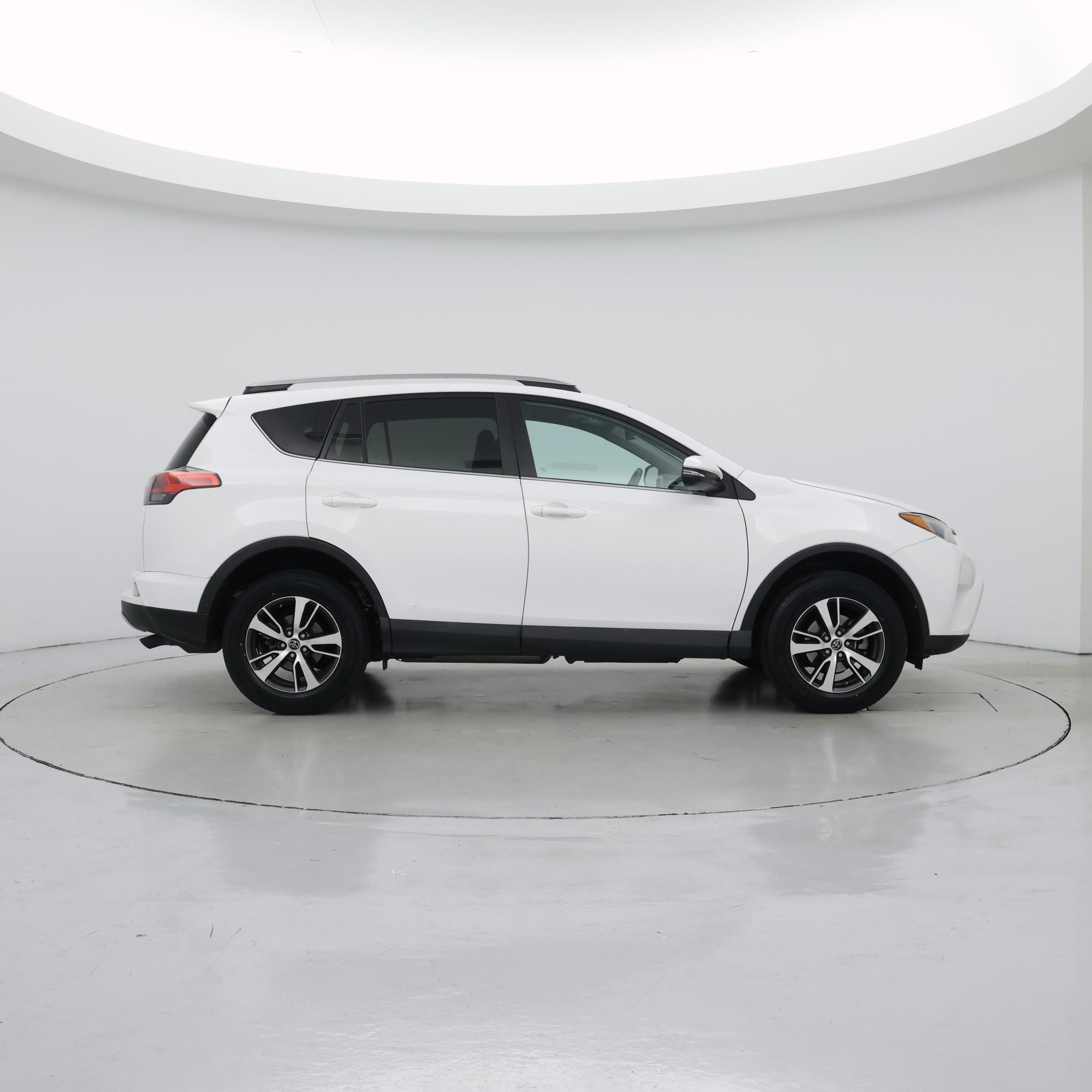 Thumbnail: 2018 Toyota RAV4 - 7