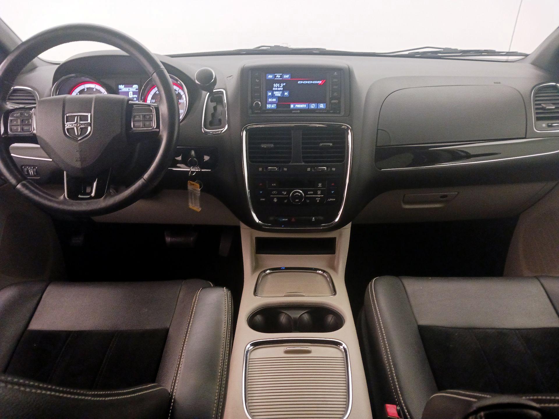 Thumbnail: 2017 Dodge Grand Caravan - 9