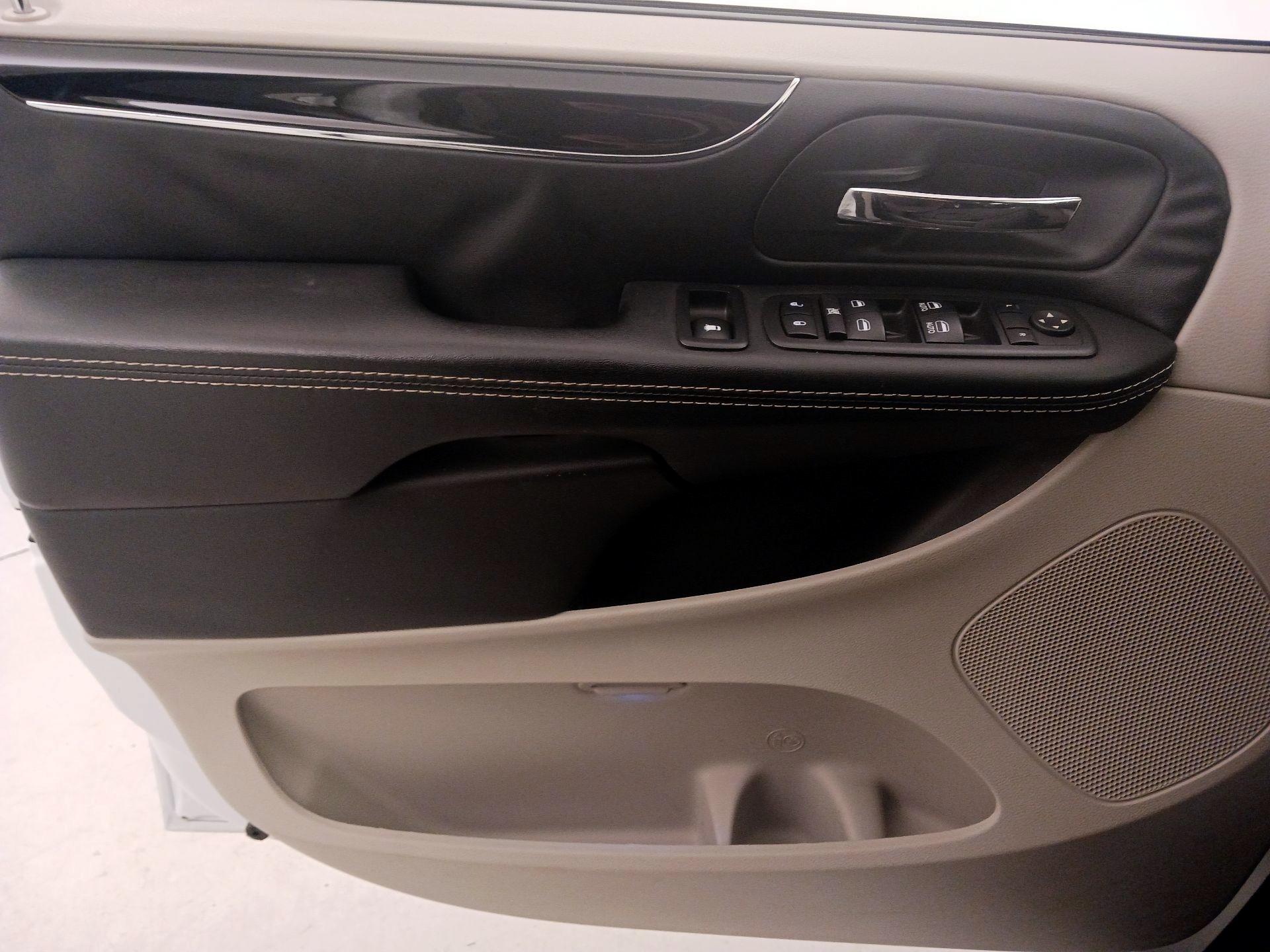 Thumbnail: 2017 Dodge Grand Caravan - 12