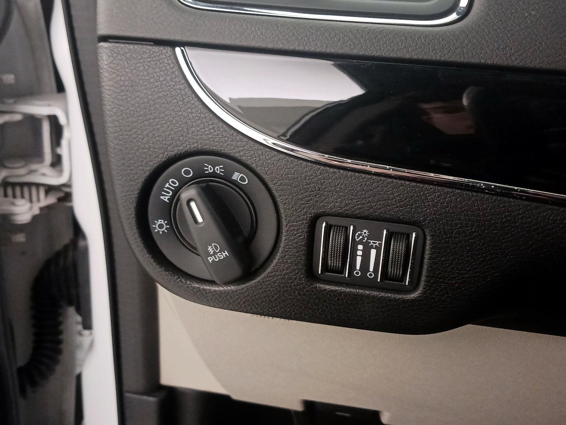 Thumbnail: 2017 Dodge Grand Caravan - 13