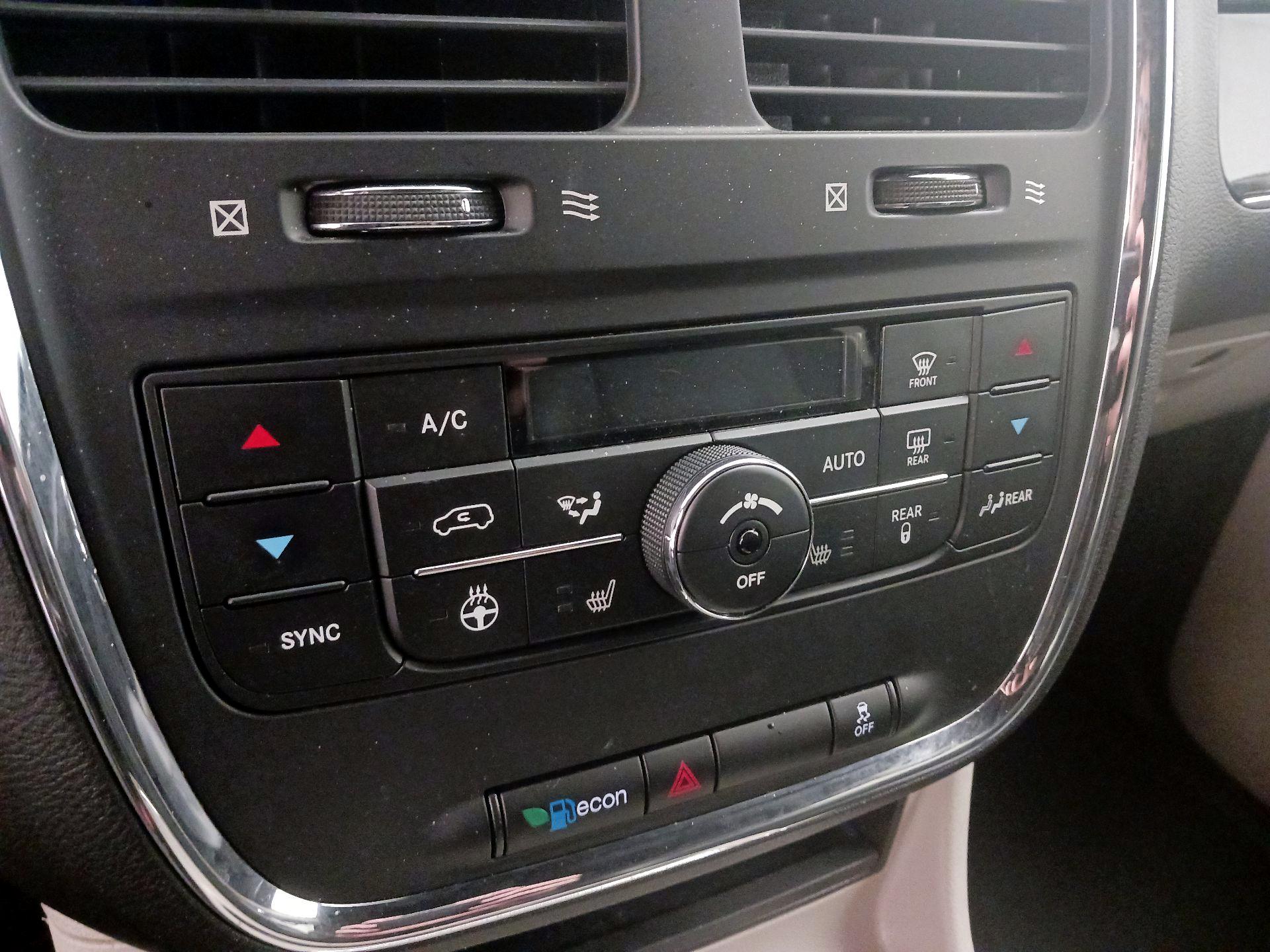 Thumbnail: 2017 Dodge Grand Caravan - 16