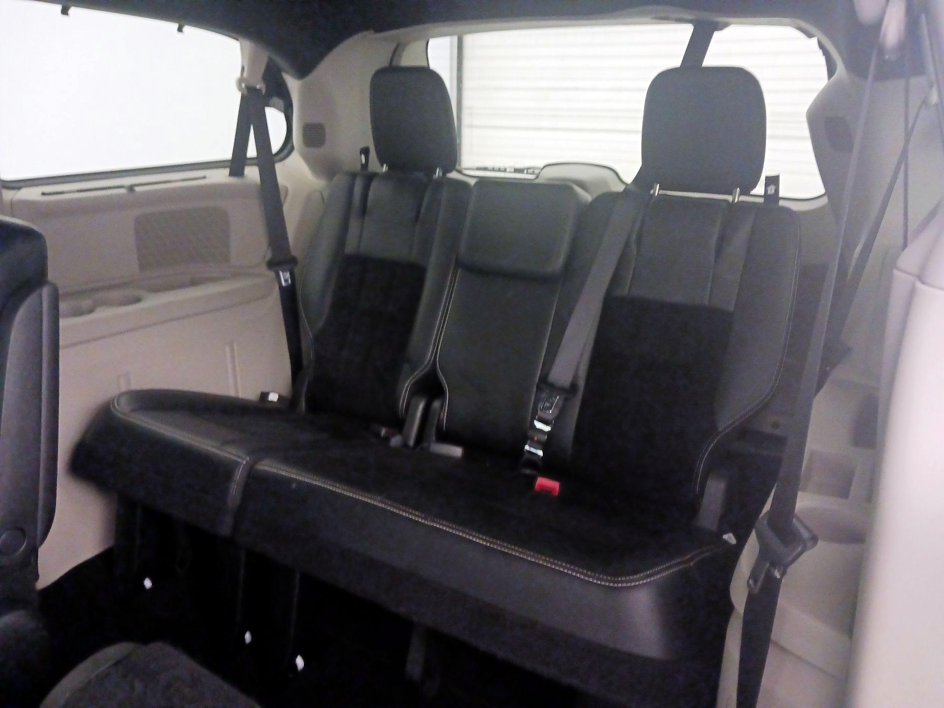 Thumbnail: 2017 Dodge Grand Caravan - 20