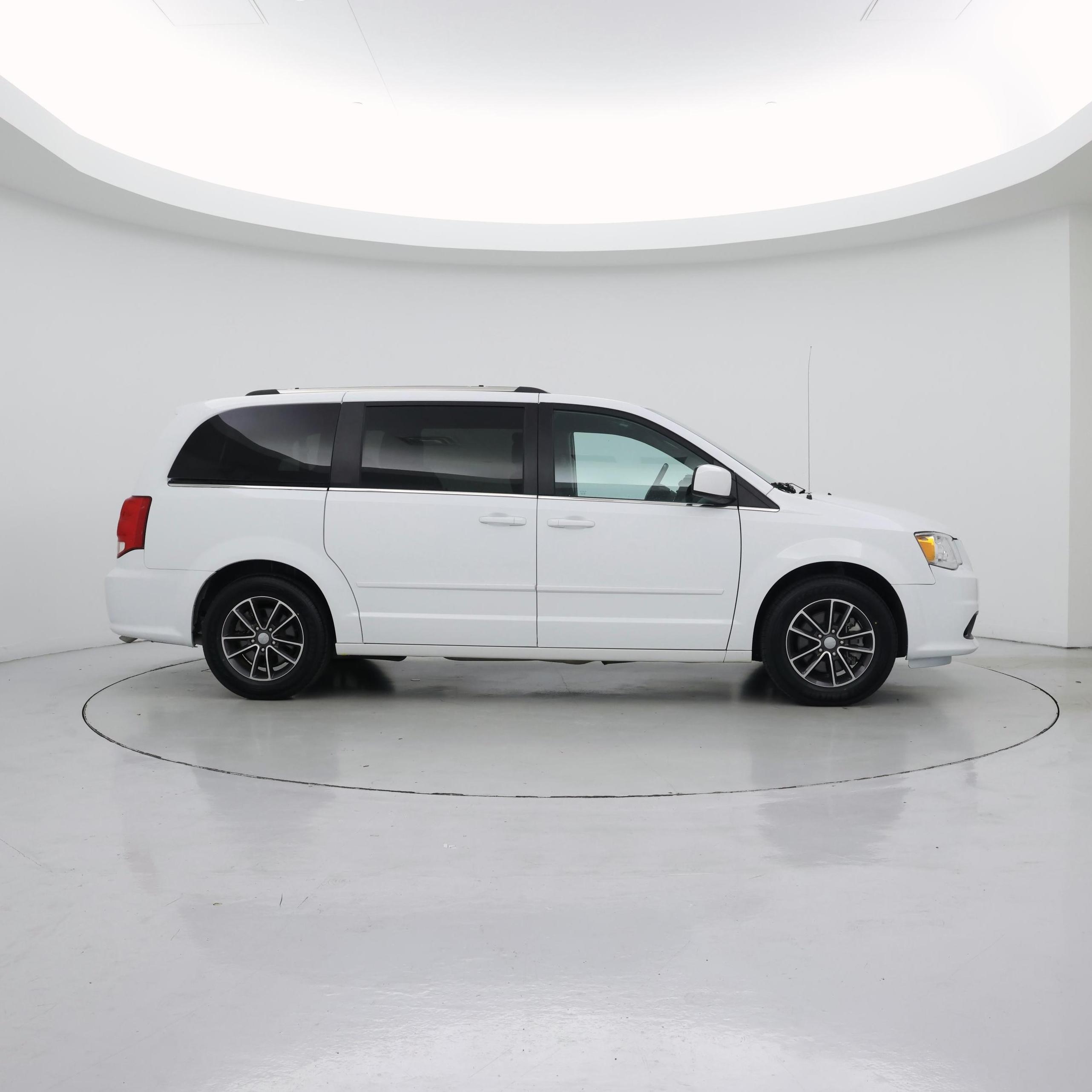 Thumbnail: 2017 Dodge Grand Caravan - 7