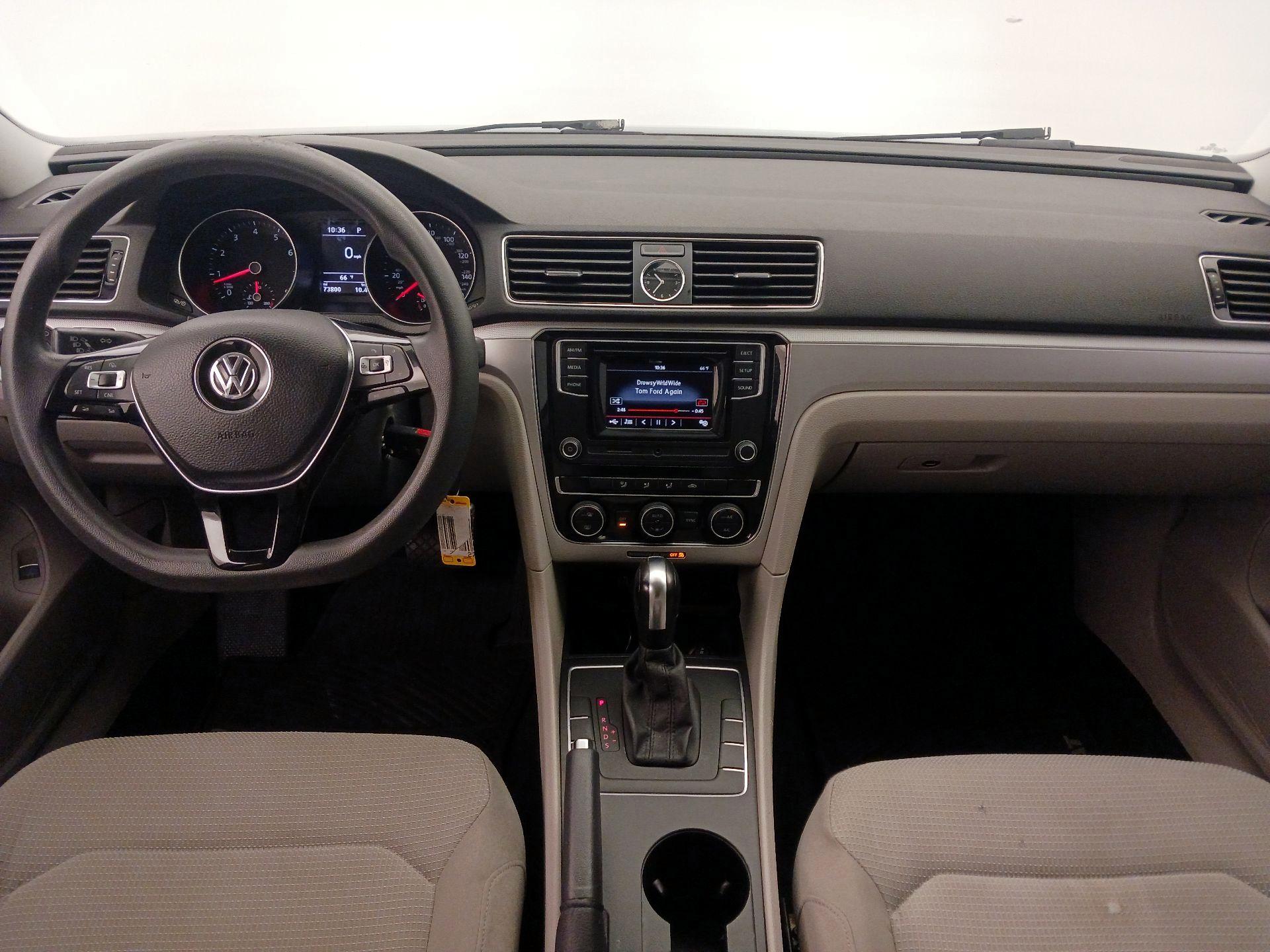 Thumbnail: 2016 Volkswagen Passat - 9