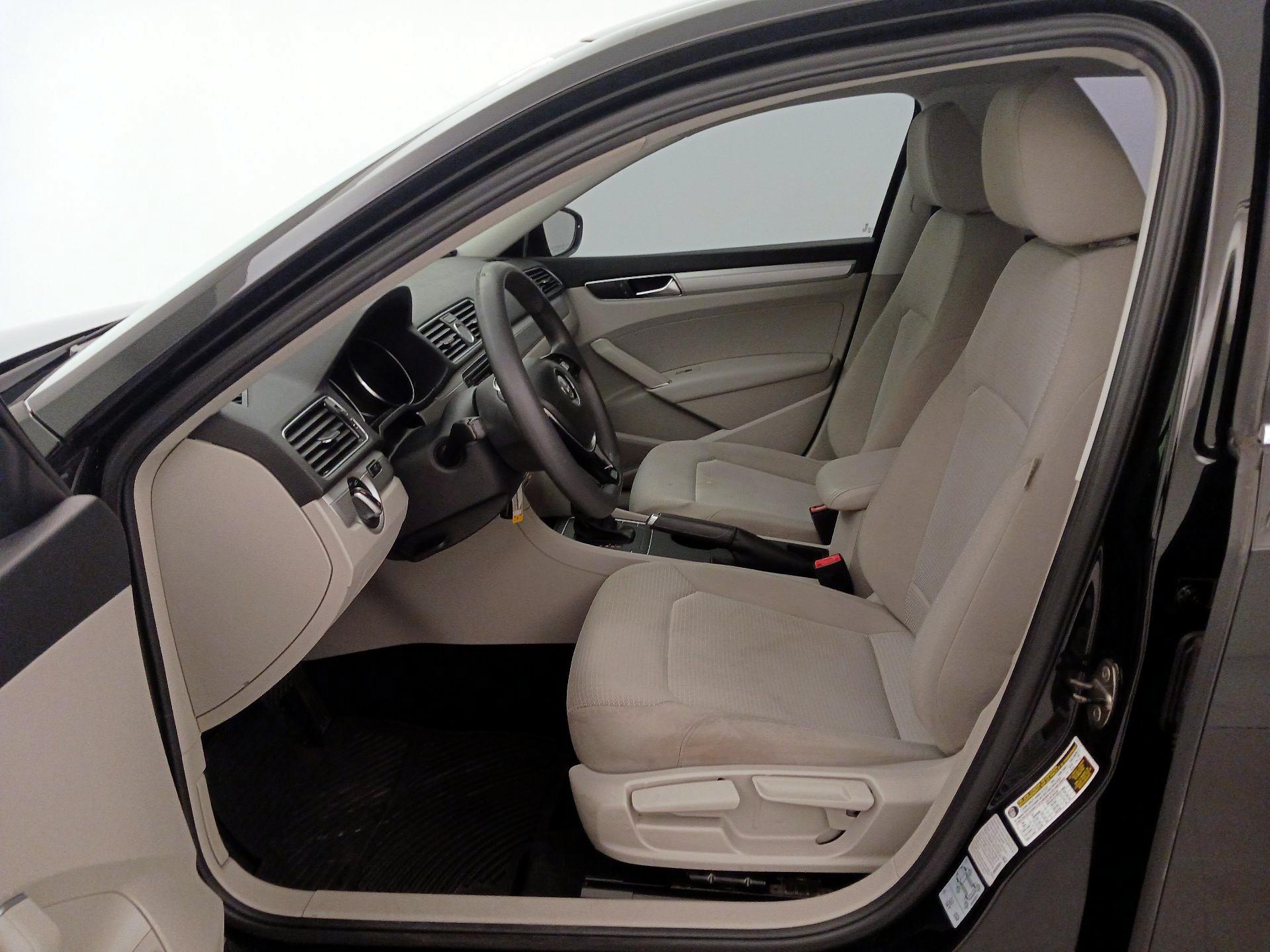 Thumbnail: 2016 Volkswagen Passat - 11