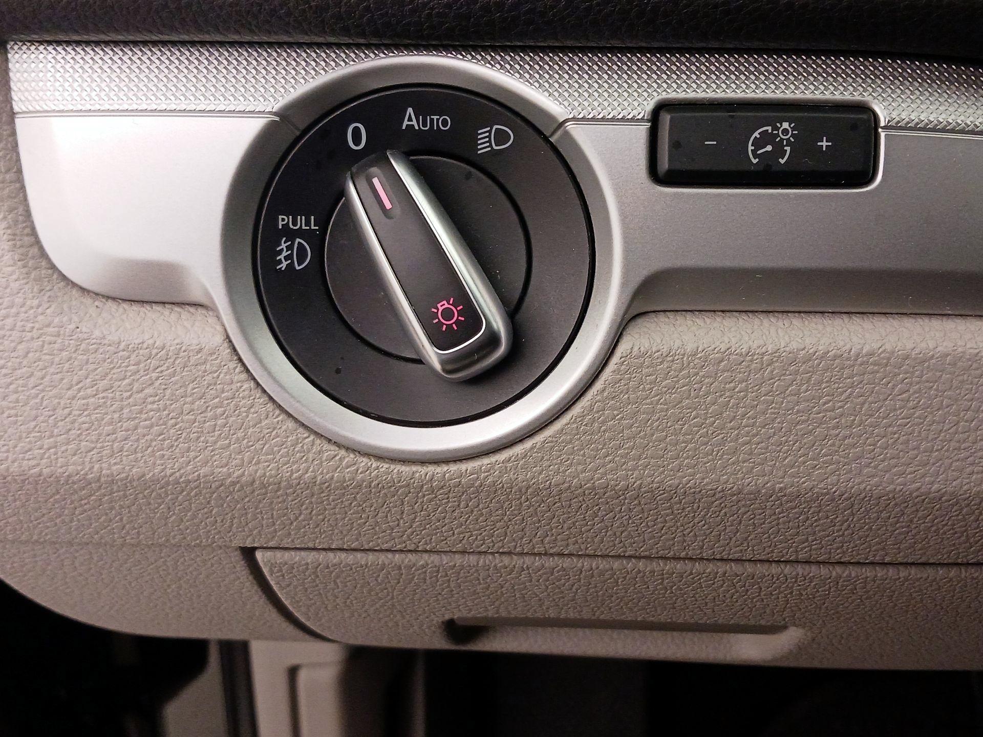 Thumbnail: 2016 Volkswagen Passat - 13