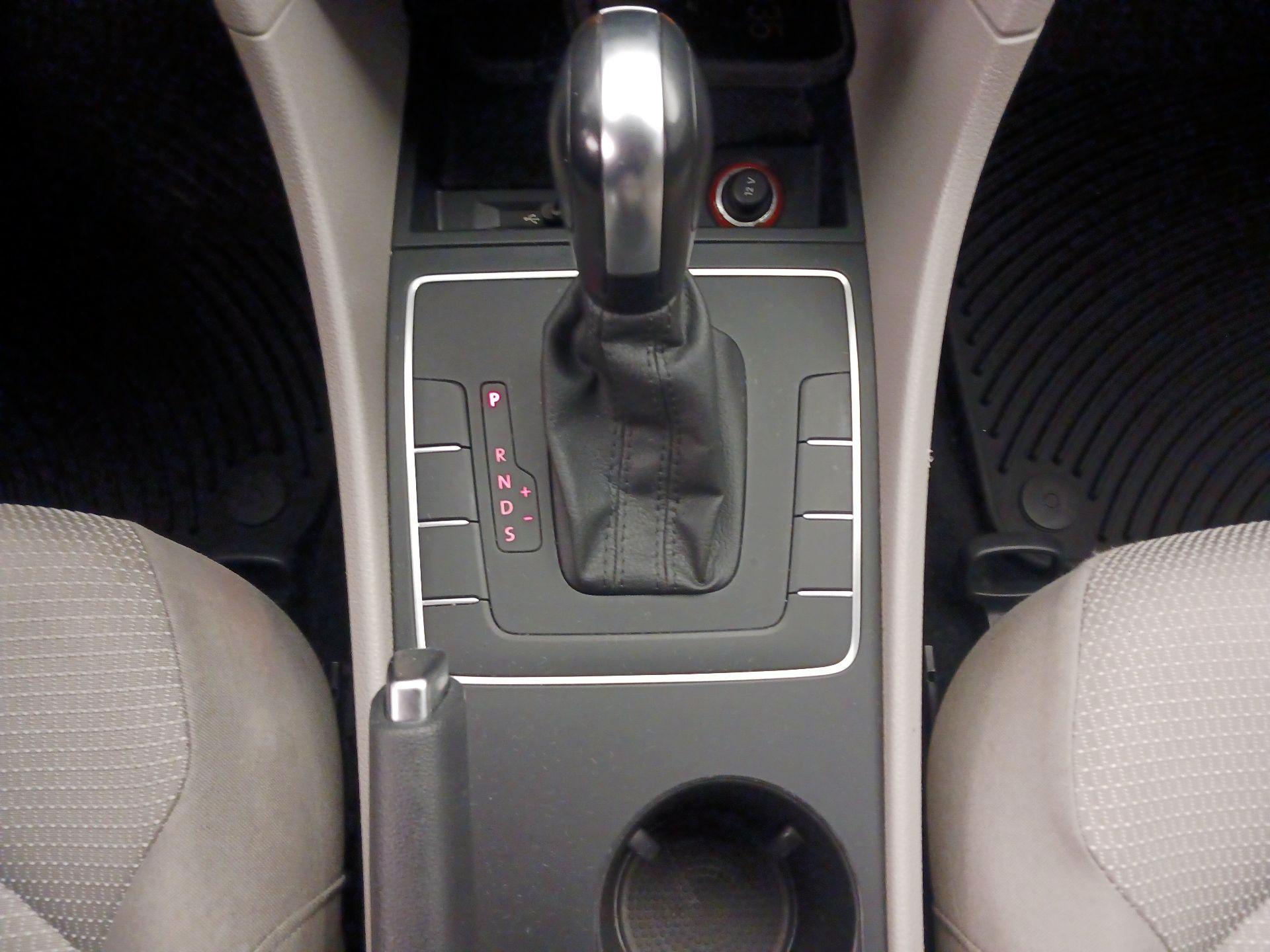 Thumbnail: 2016 Volkswagen Passat - 17