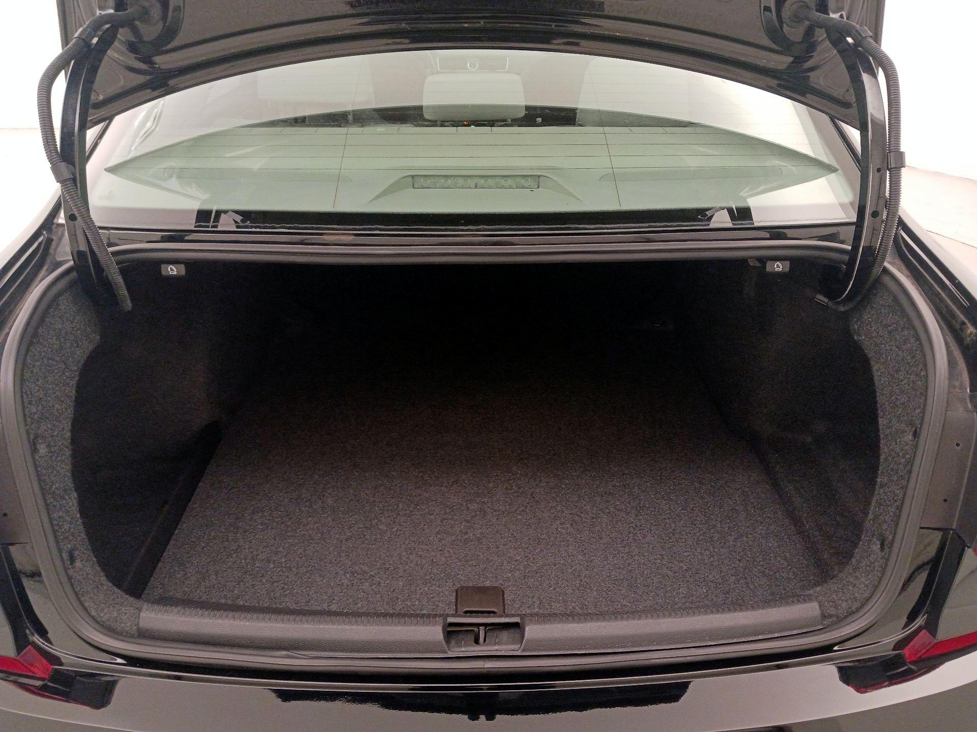 Thumbnail: 2016 Volkswagen Passat - 20