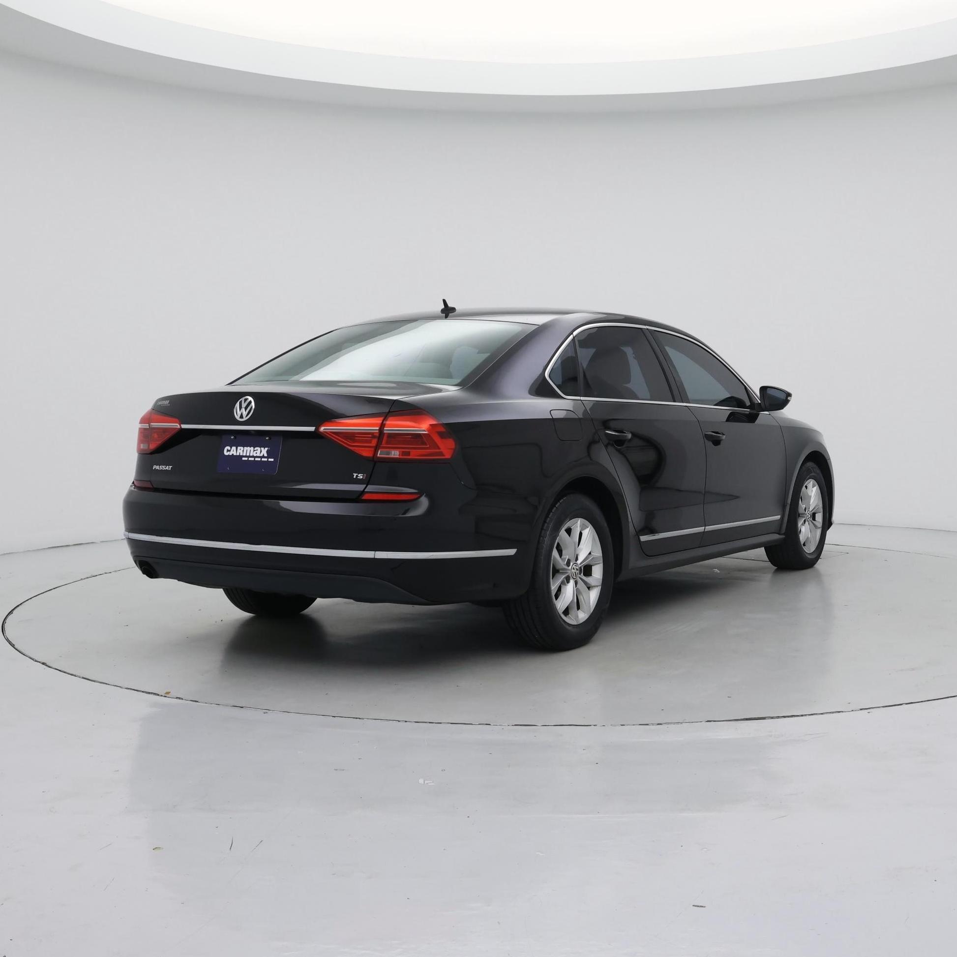 Thumbnail: 2016 Volkswagen Passat - 8