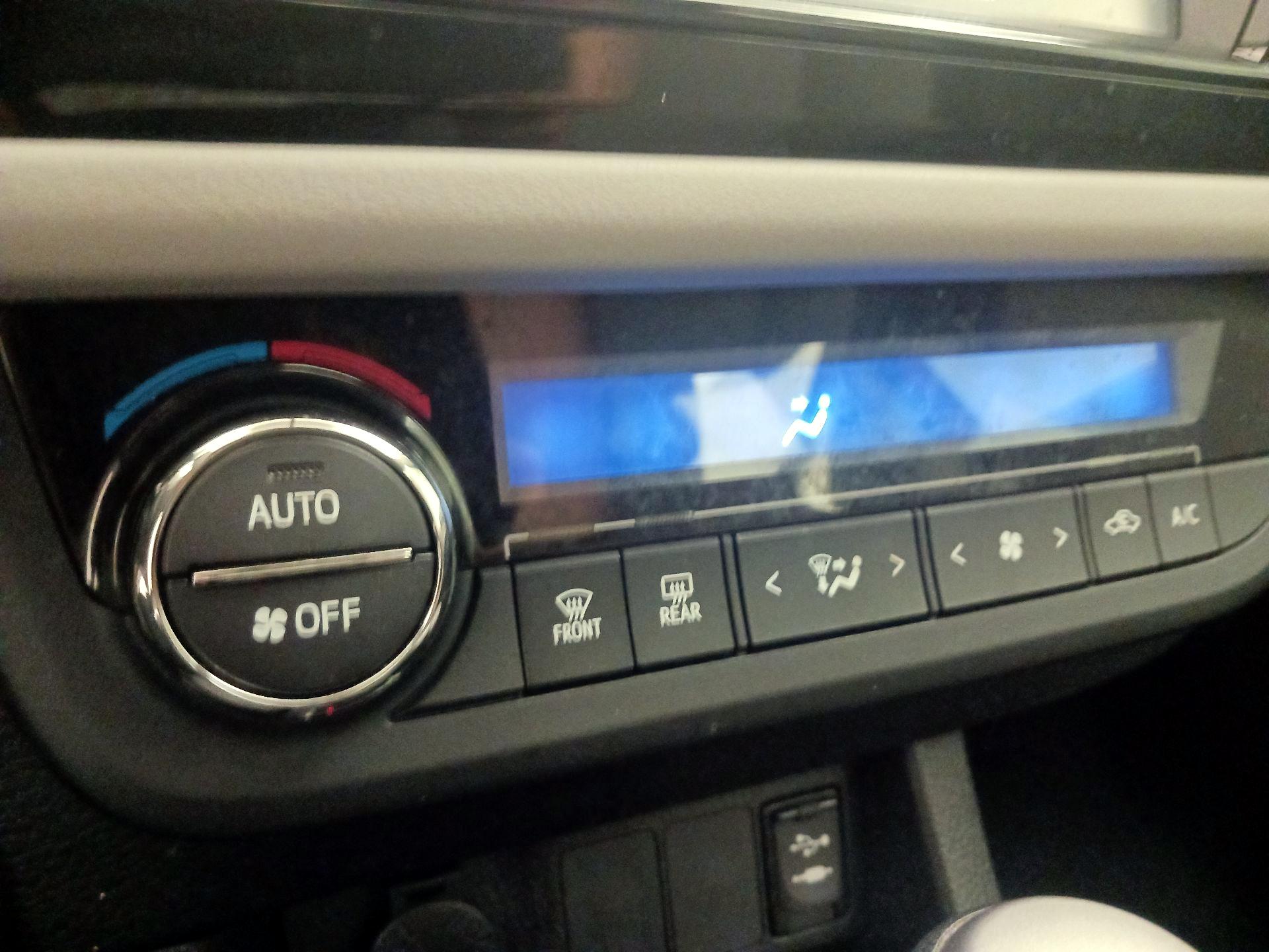 Thumbnail: 2016 Toyota Corolla - 16