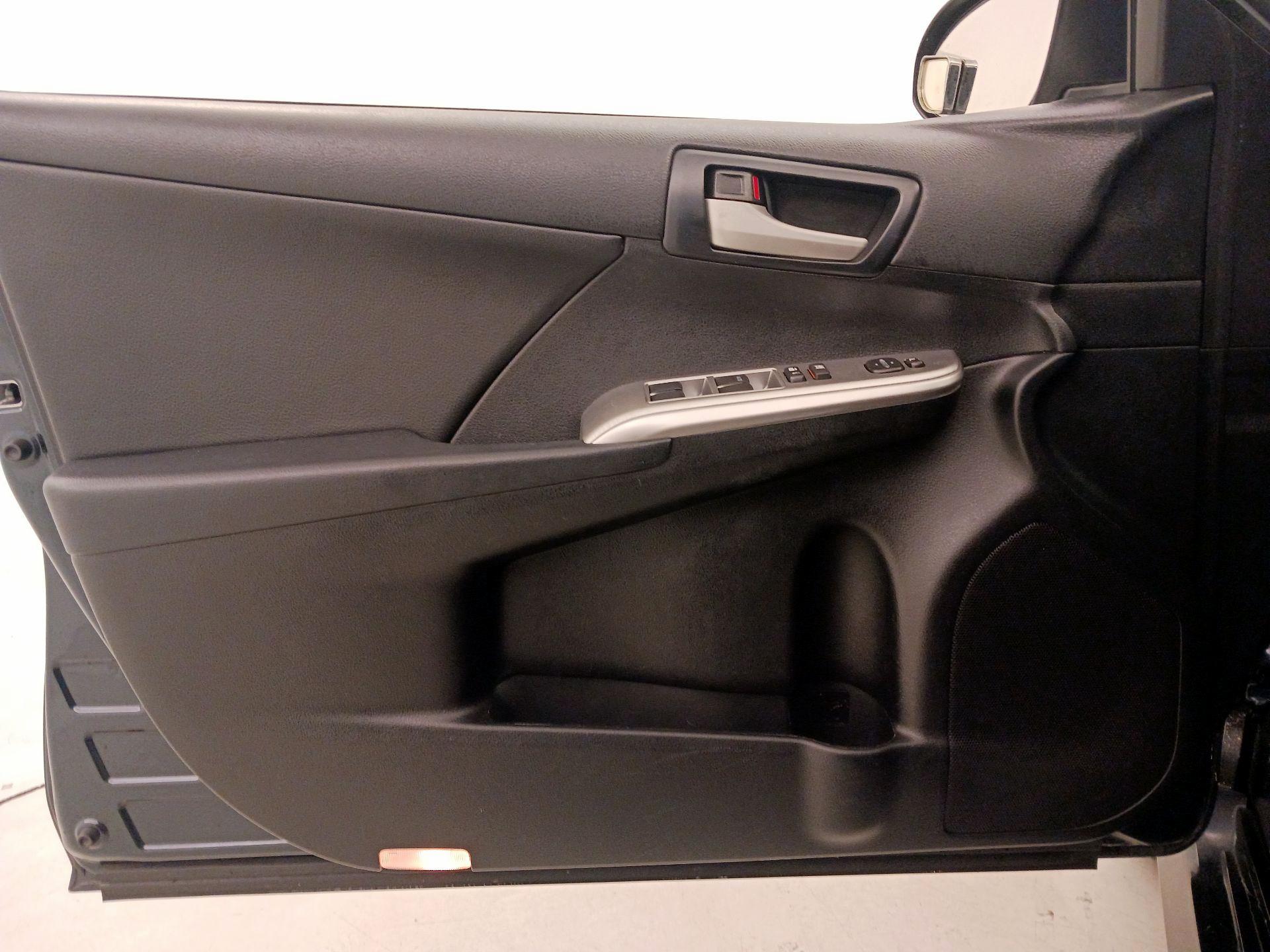 Thumbnail: 2014 Toyota Camry - 12