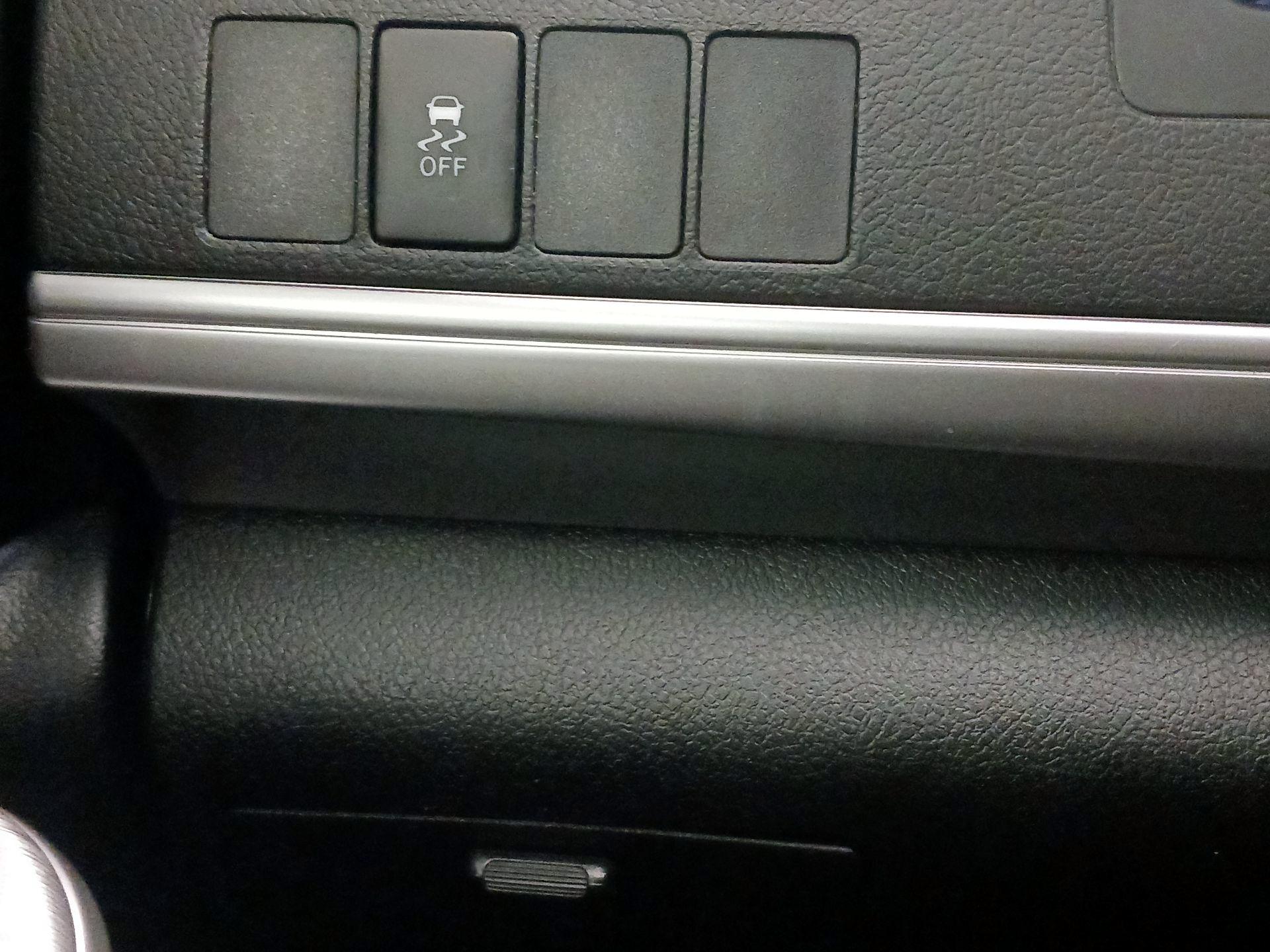 Thumbnail: 2014 Toyota Camry - 13