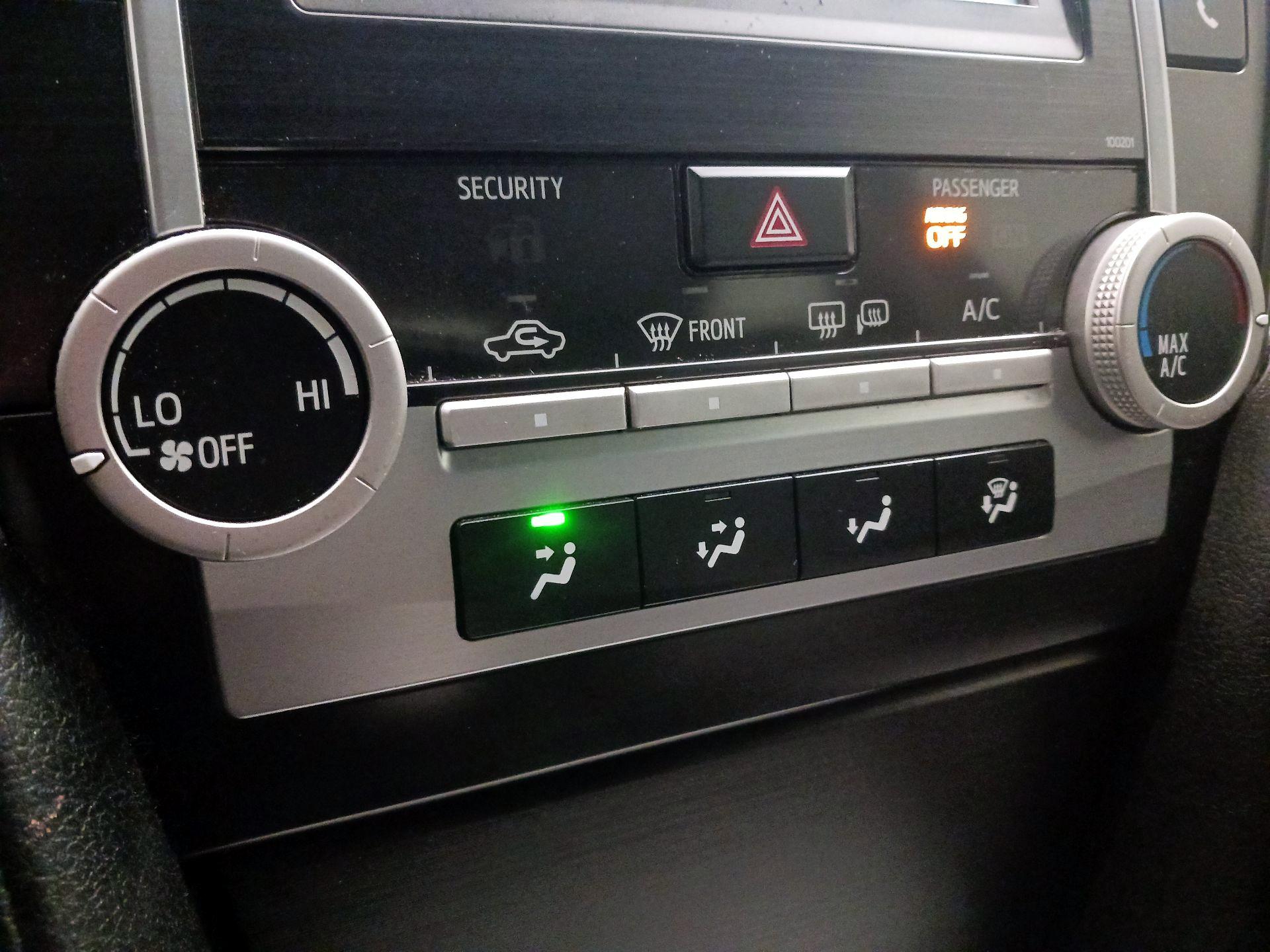 Thumbnail: 2014 Toyota Camry - 16