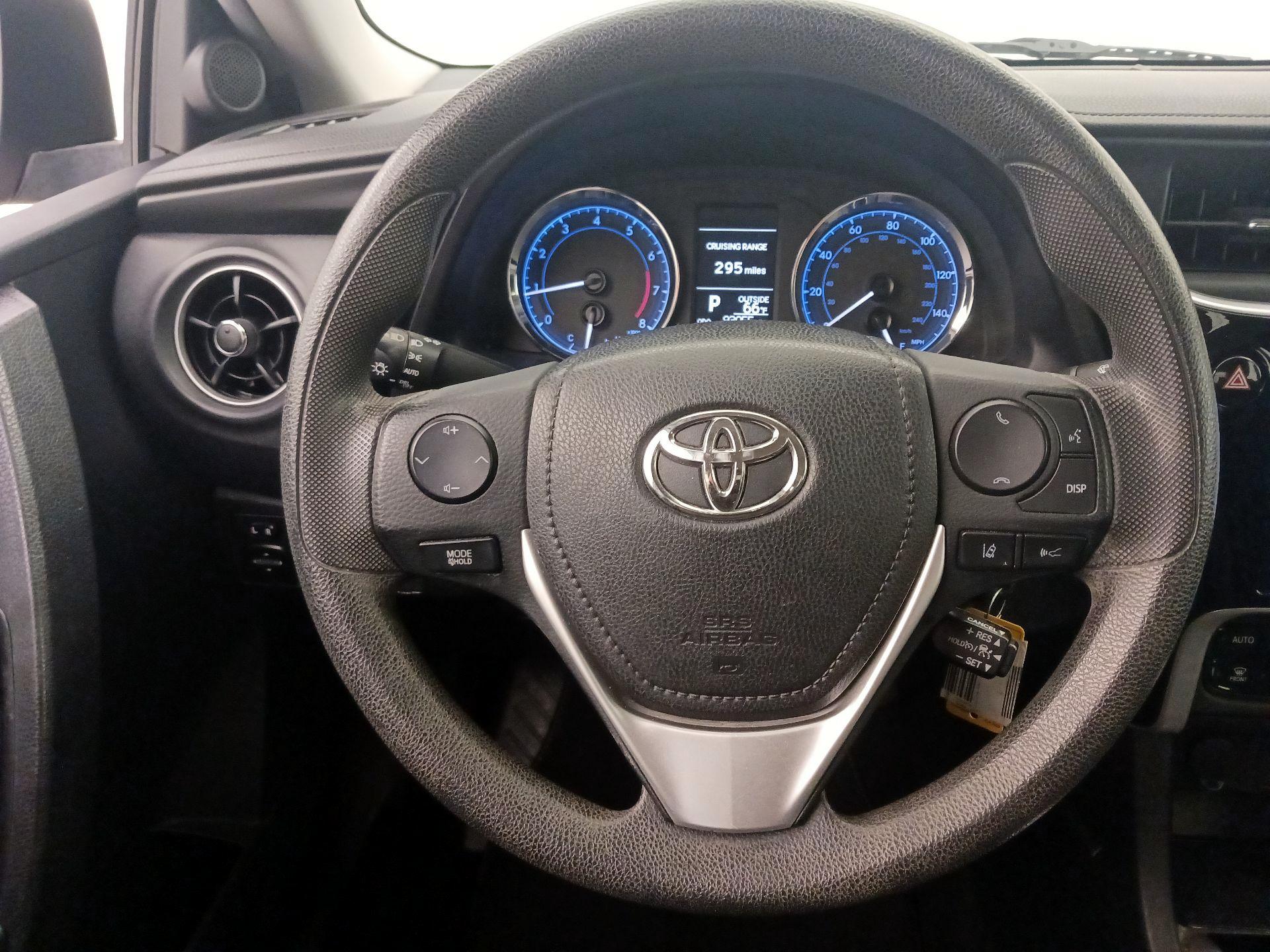 Thumbnail: 2017 Toyota Corolla - 10