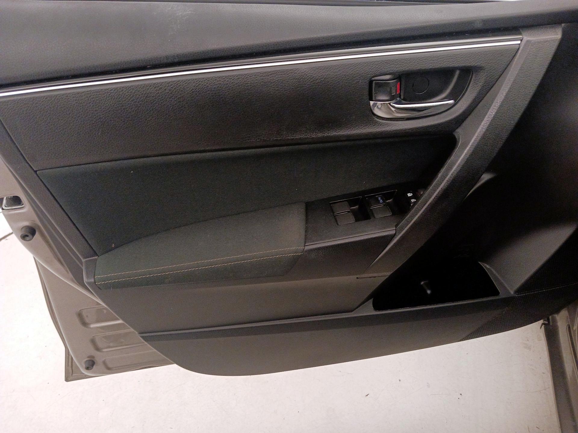 Thumbnail: 2017 Toyota Corolla - 12